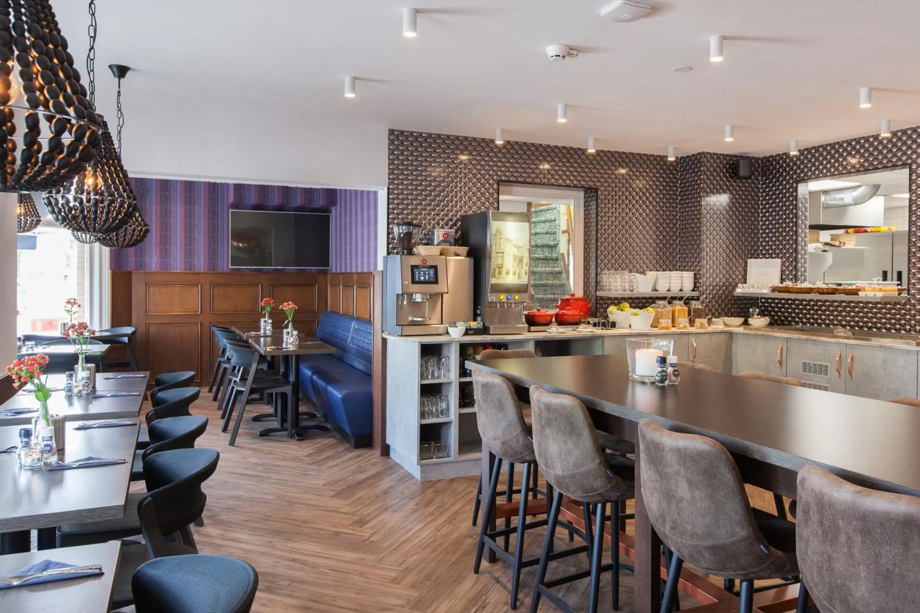 Lounge or bar, Kitchen/Kitchenette in Best Western Hotel Den Haag
