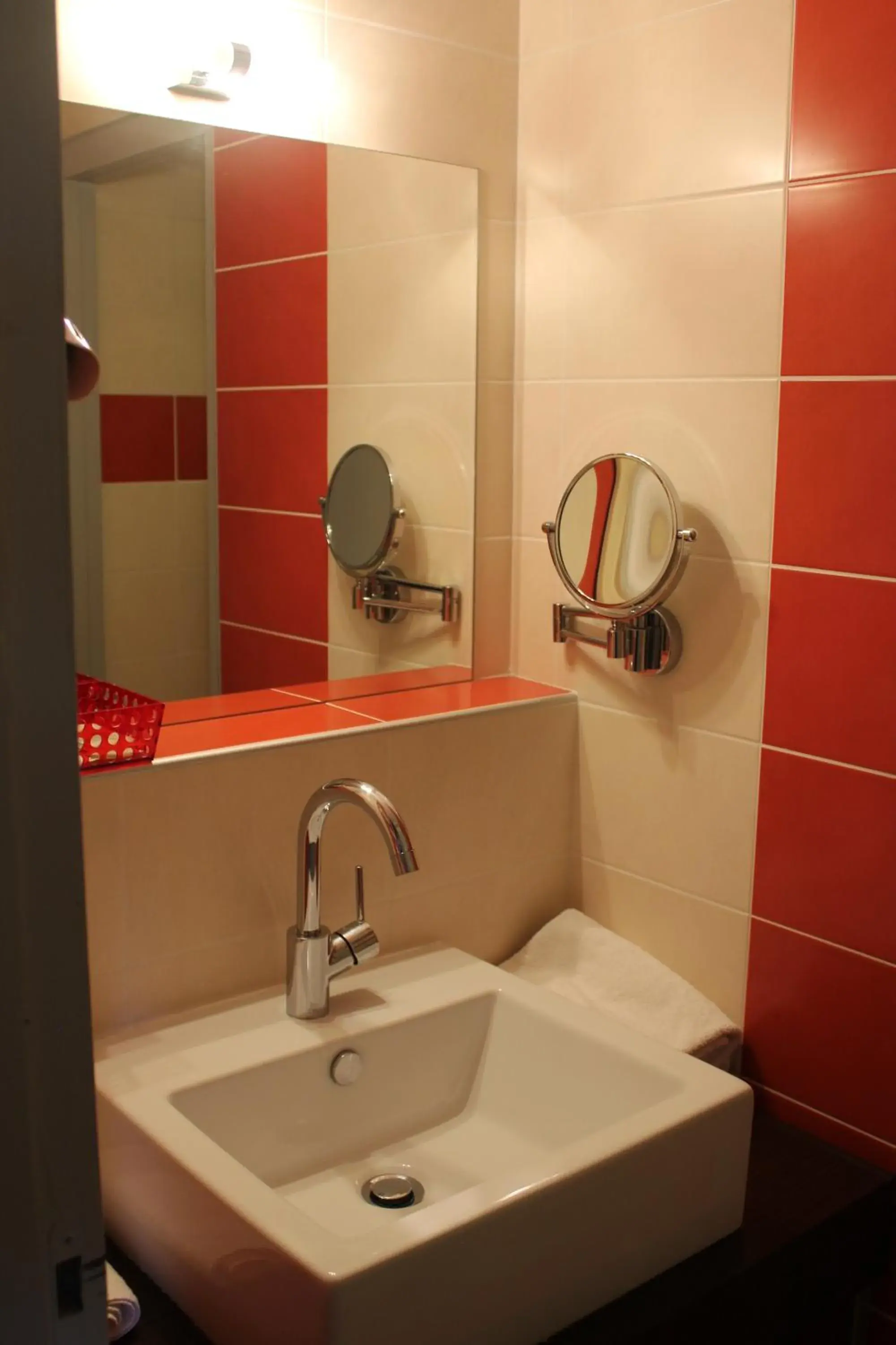 Bathroom in Logis Auberge de la Tour