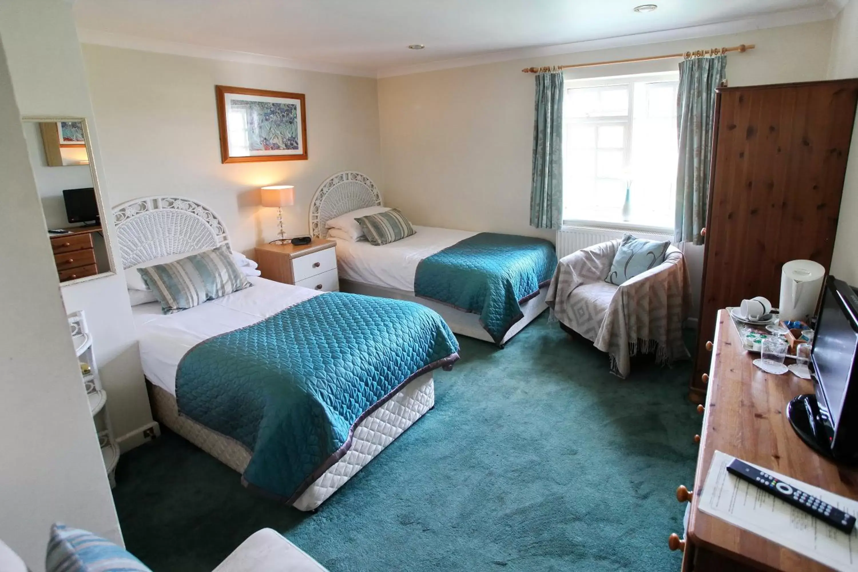 Standard Twin Room in The Potters Arms Standard Twin Room in The Potters Arms