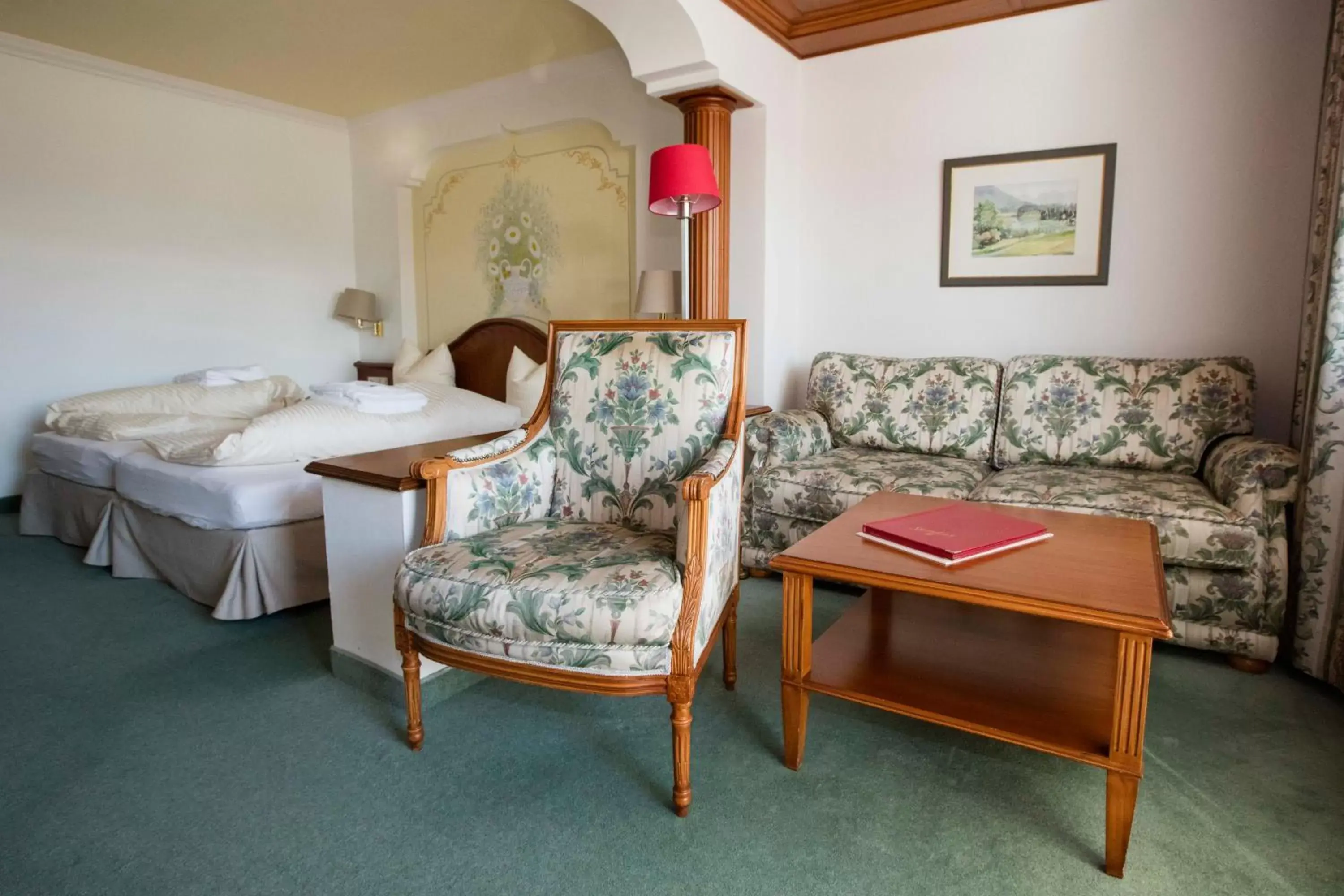 Bed, Seating Area in Hotel Seelos