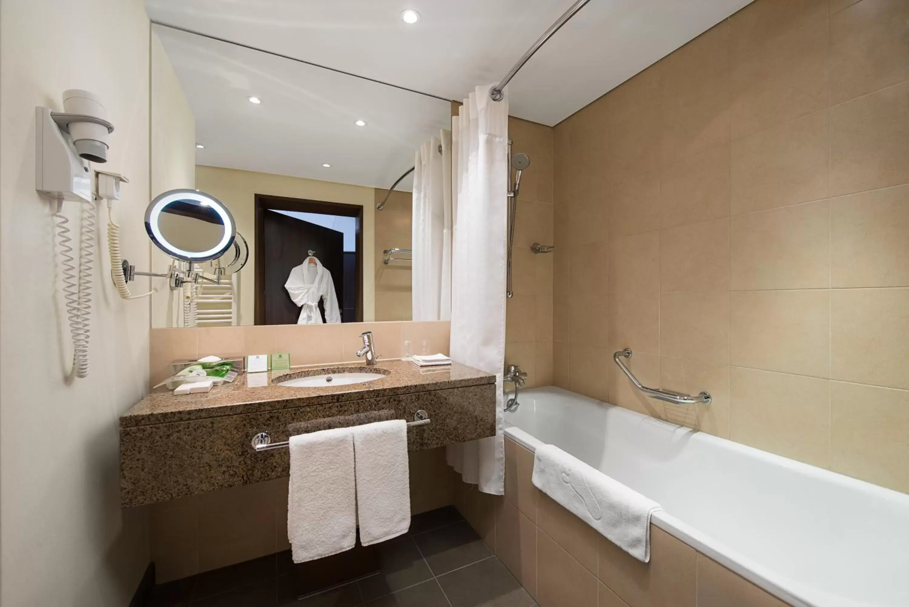 Shower, Bathroom in Holiday Inn Resort Warsaw Józefów, an IHG Hotel
