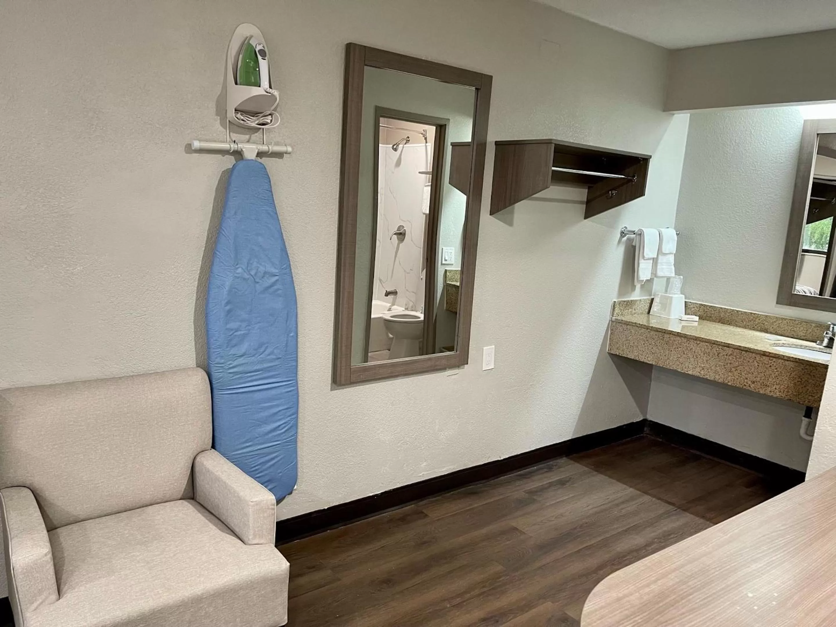 Bedroom in Red Roof Inn Lafayette, LA