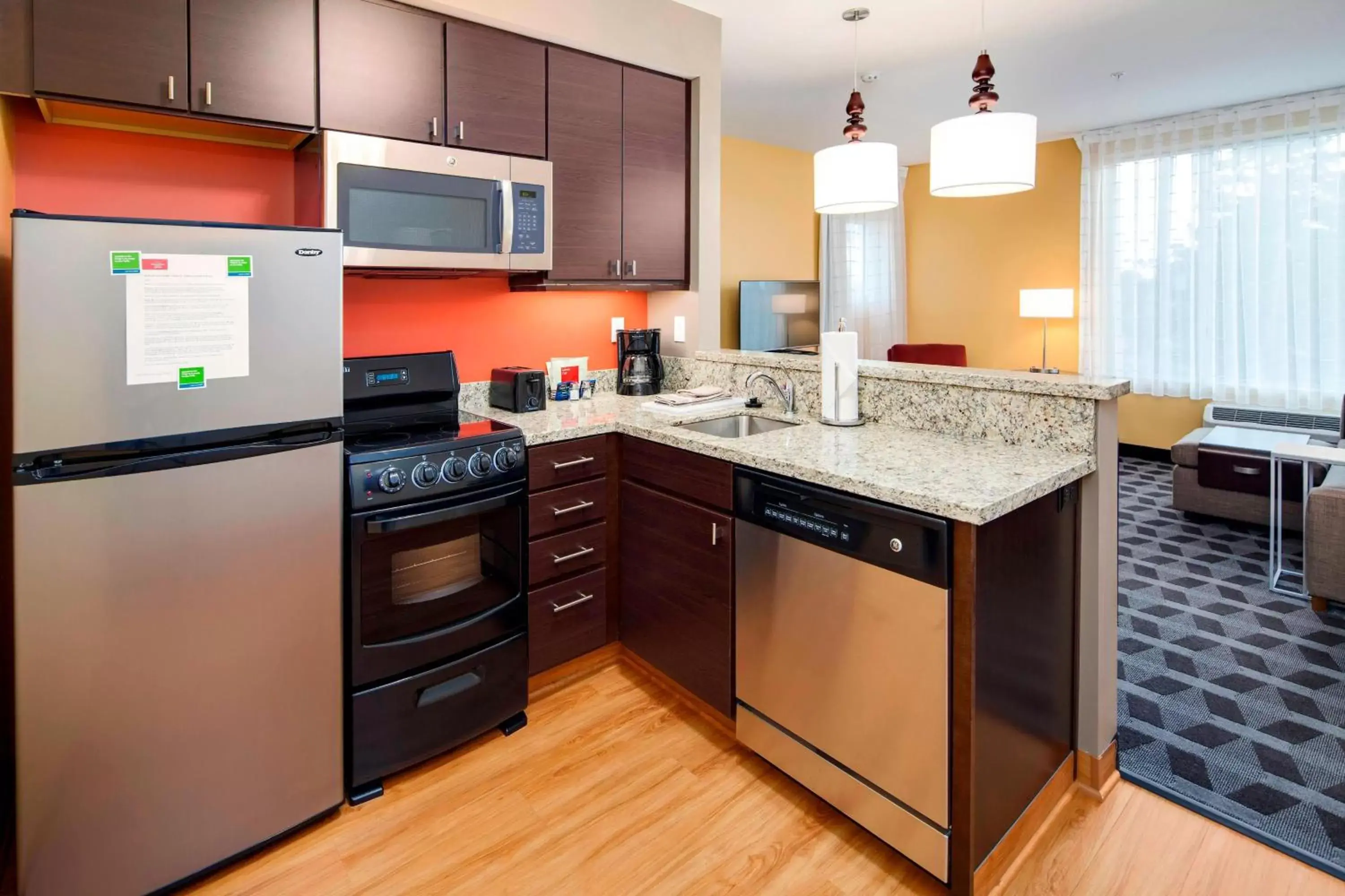 Kitchen or kitchenette, Kitchen/Kitchenette in TownePlace Suites by Marriott Bellingham