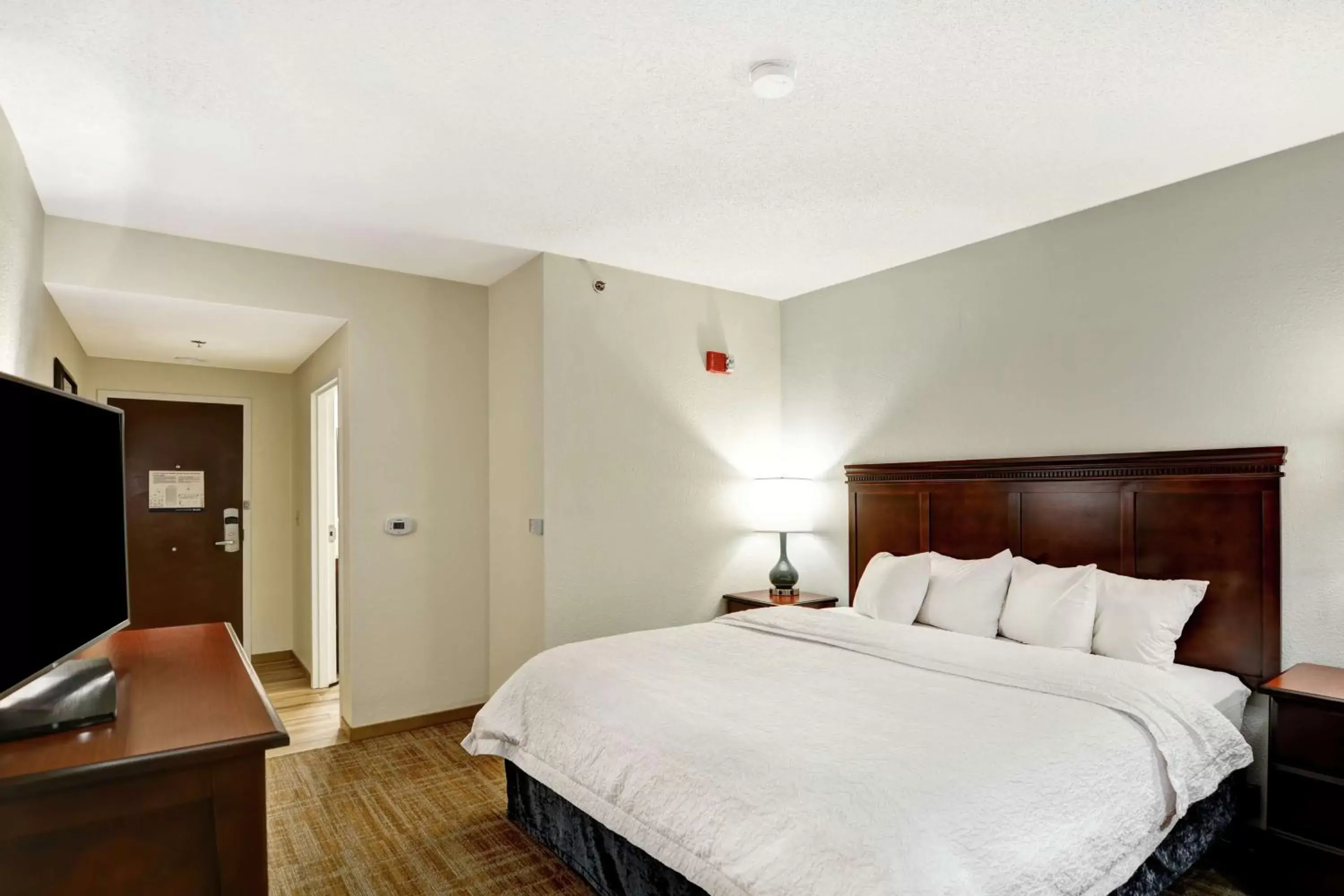 Bedroom, Bed in Hampton Inn Charlotte-Gastonia