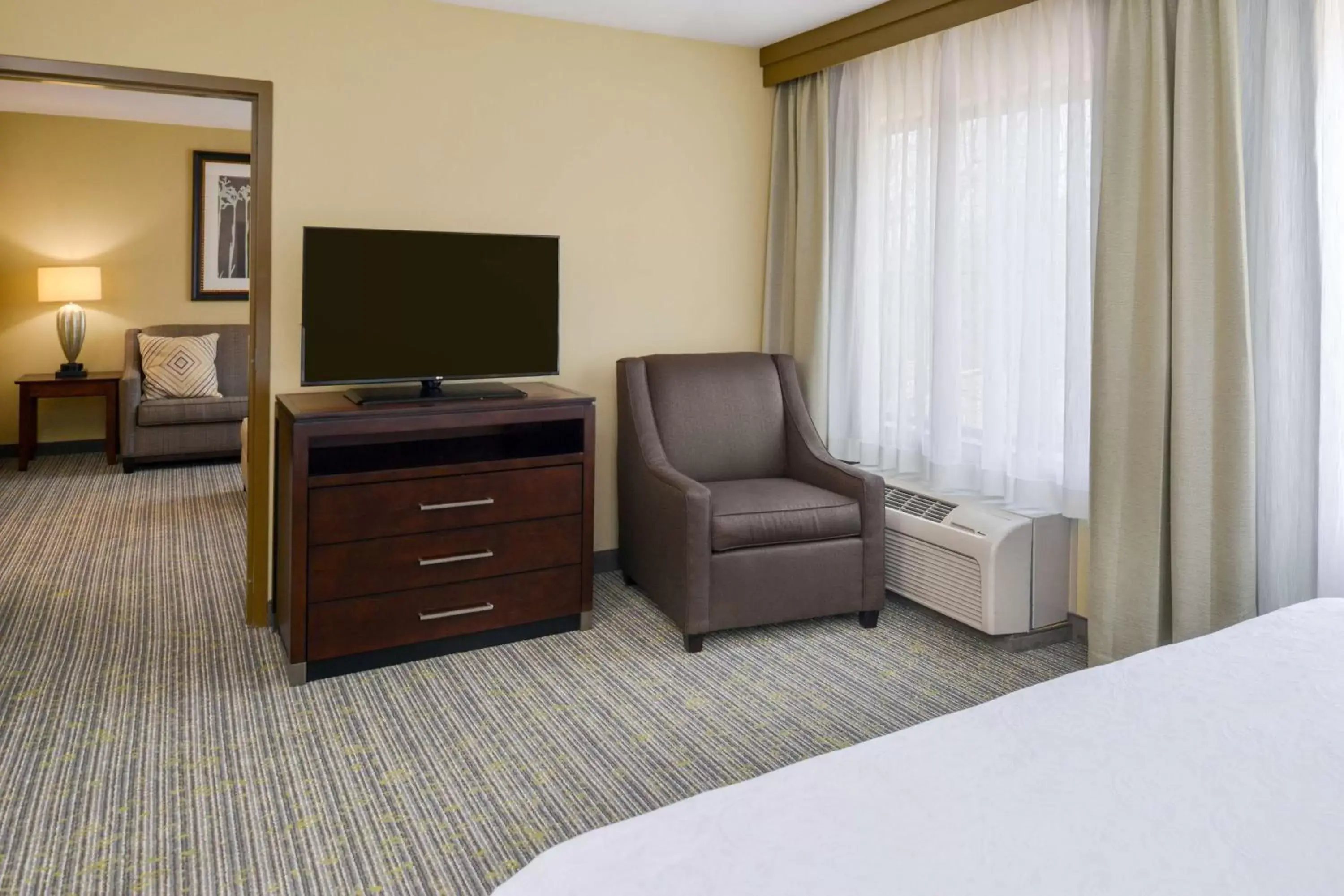 Bed, TV/Entertainment Center in Homewood Suites by Hilton Fresno