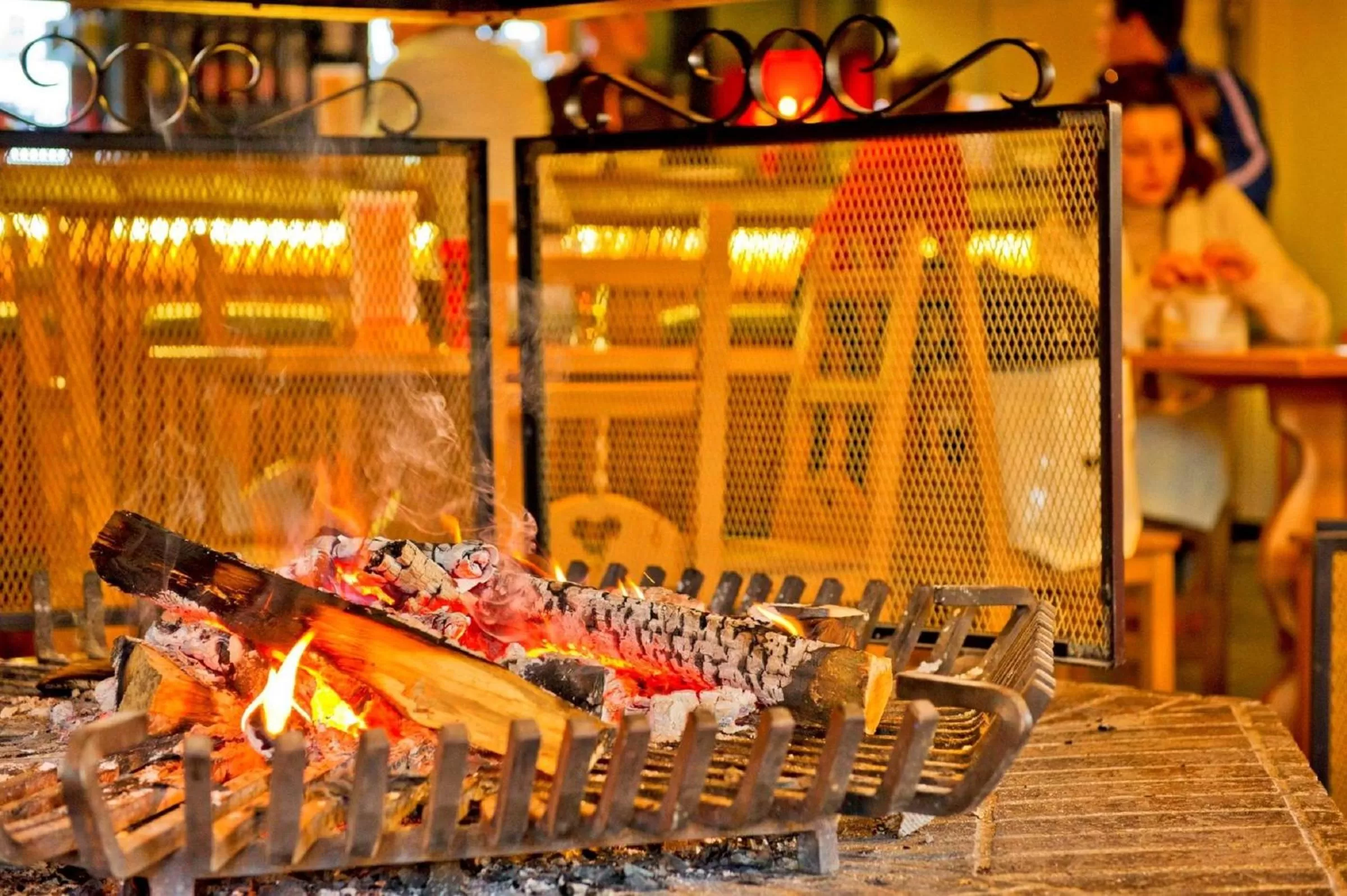 Lounge or bar, Drinks in Hôtel Vacances Bleues Les Chalets du Prariand