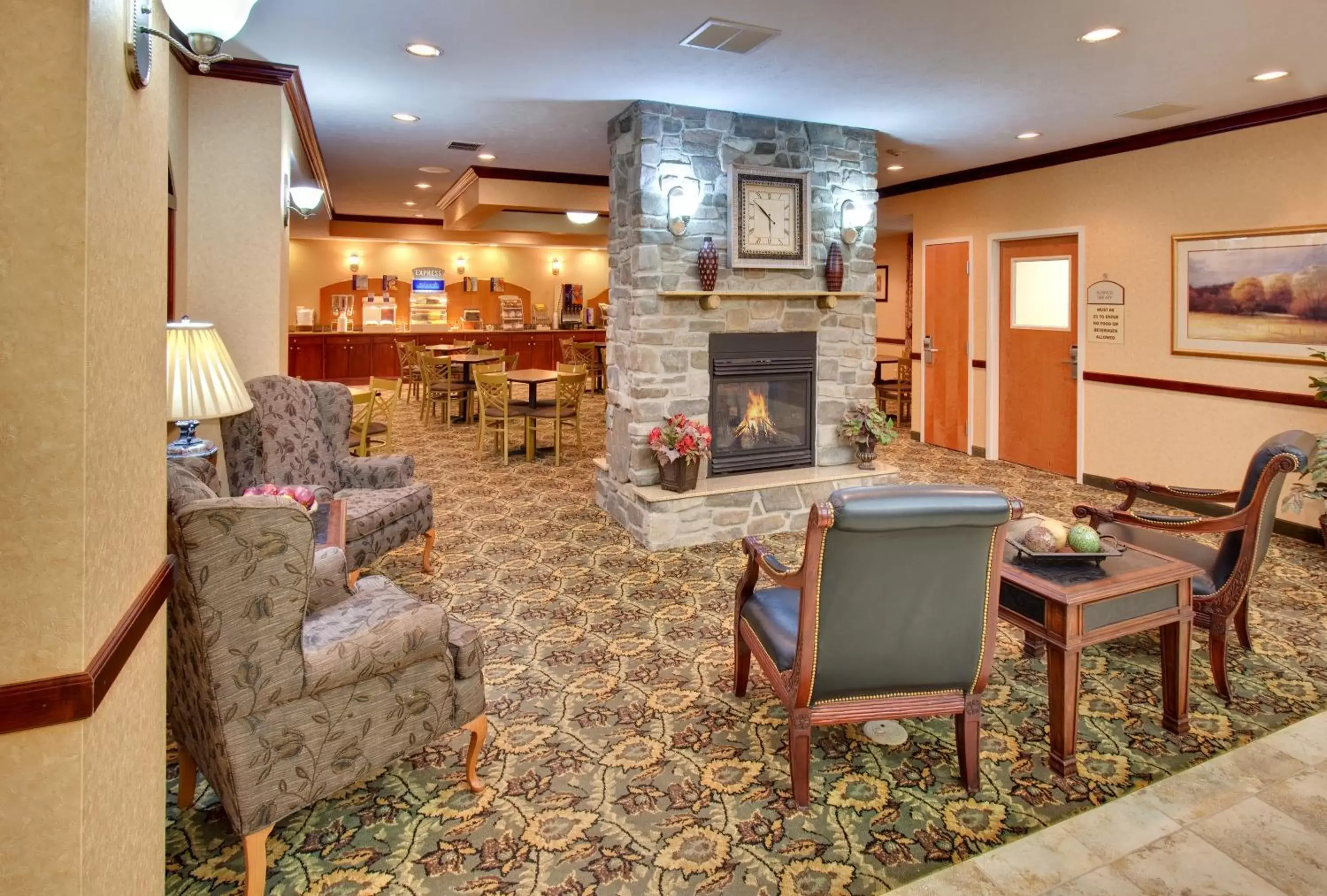 Lobby or reception, Restaurant/Places to Eat in Holiday Inn Express Hotel & Suites Bismarck, an IHG Hotel