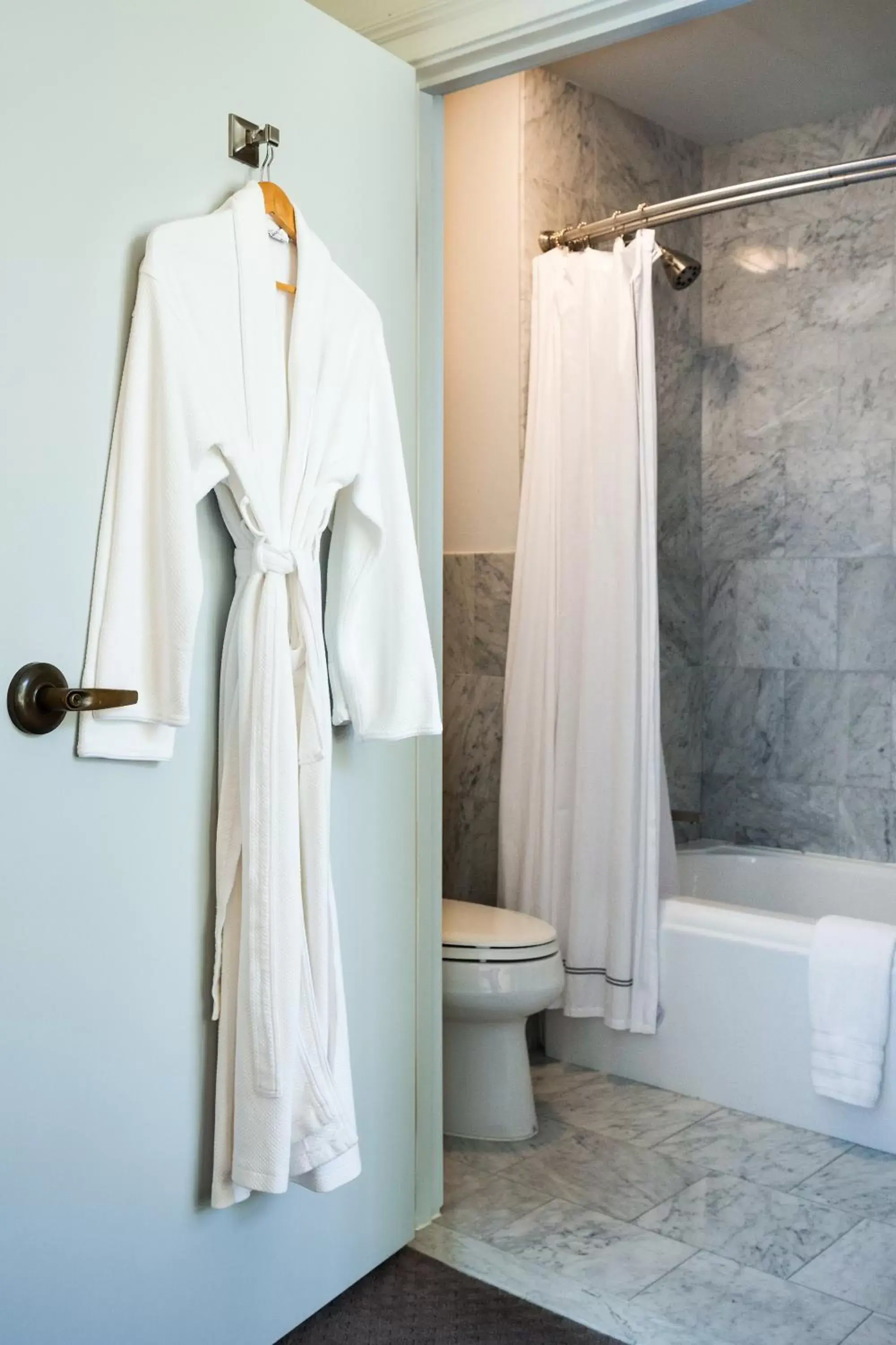 Shower, Bathroom in Hotel Ella