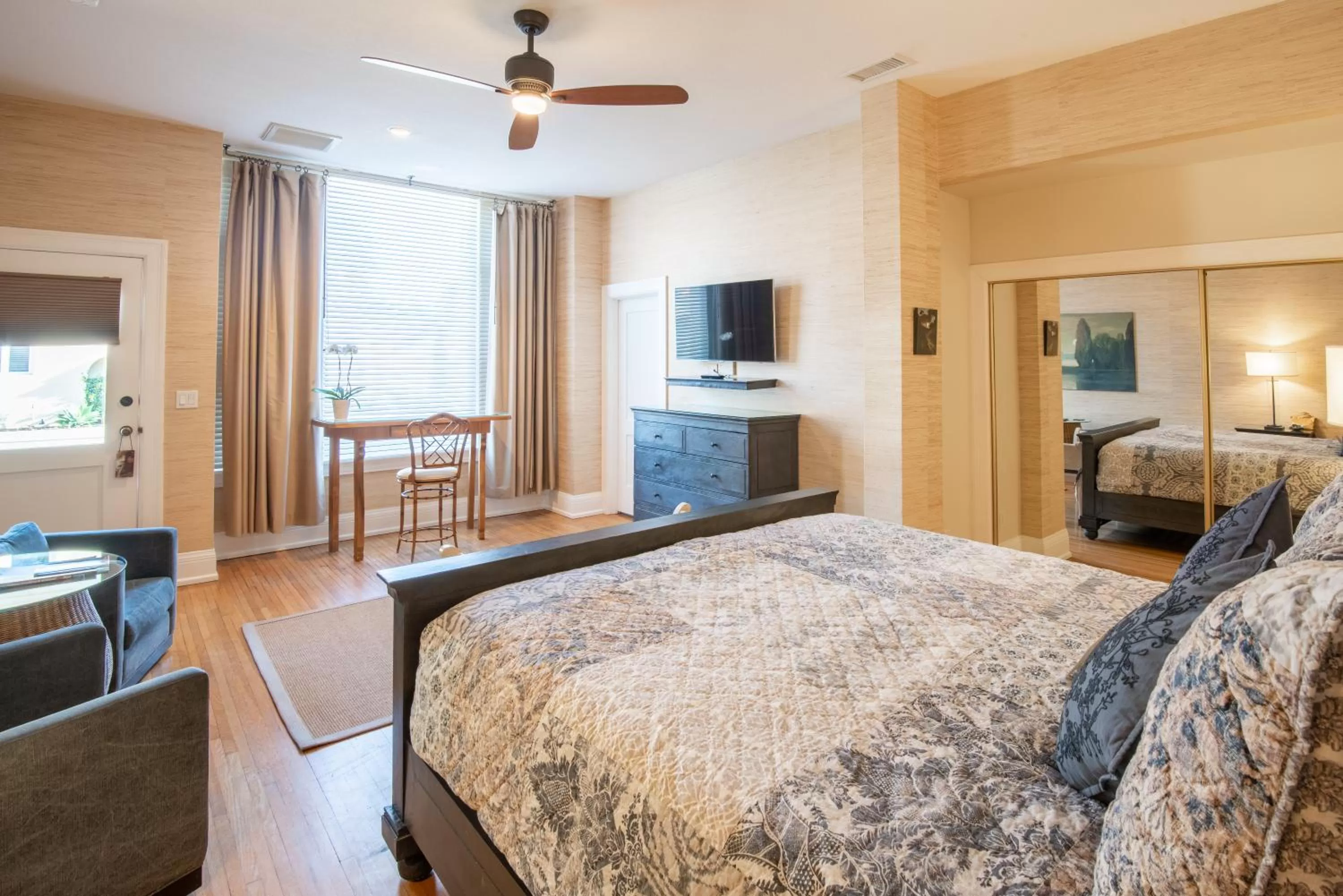 TV and multimedia, Bed in Harbor House Inn