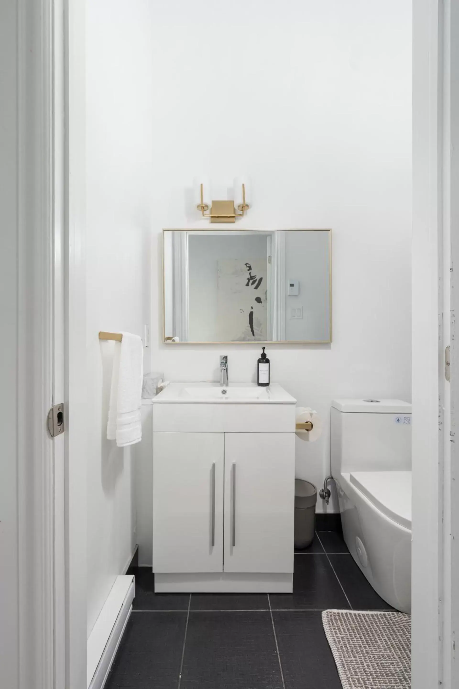 Bathroom in Le Penfield Par Nomade MTL