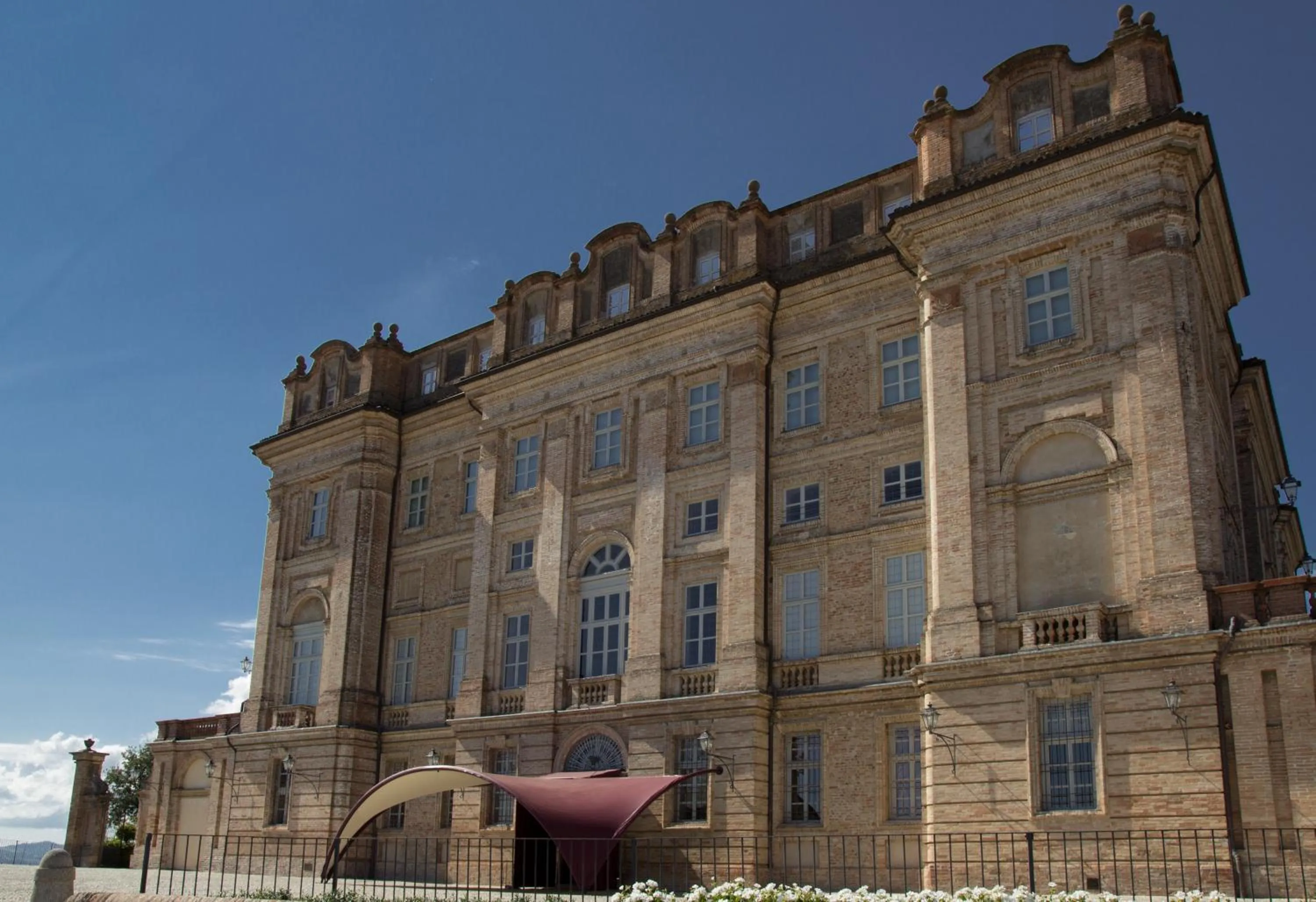 Facade/entrance in Castello di Guarene