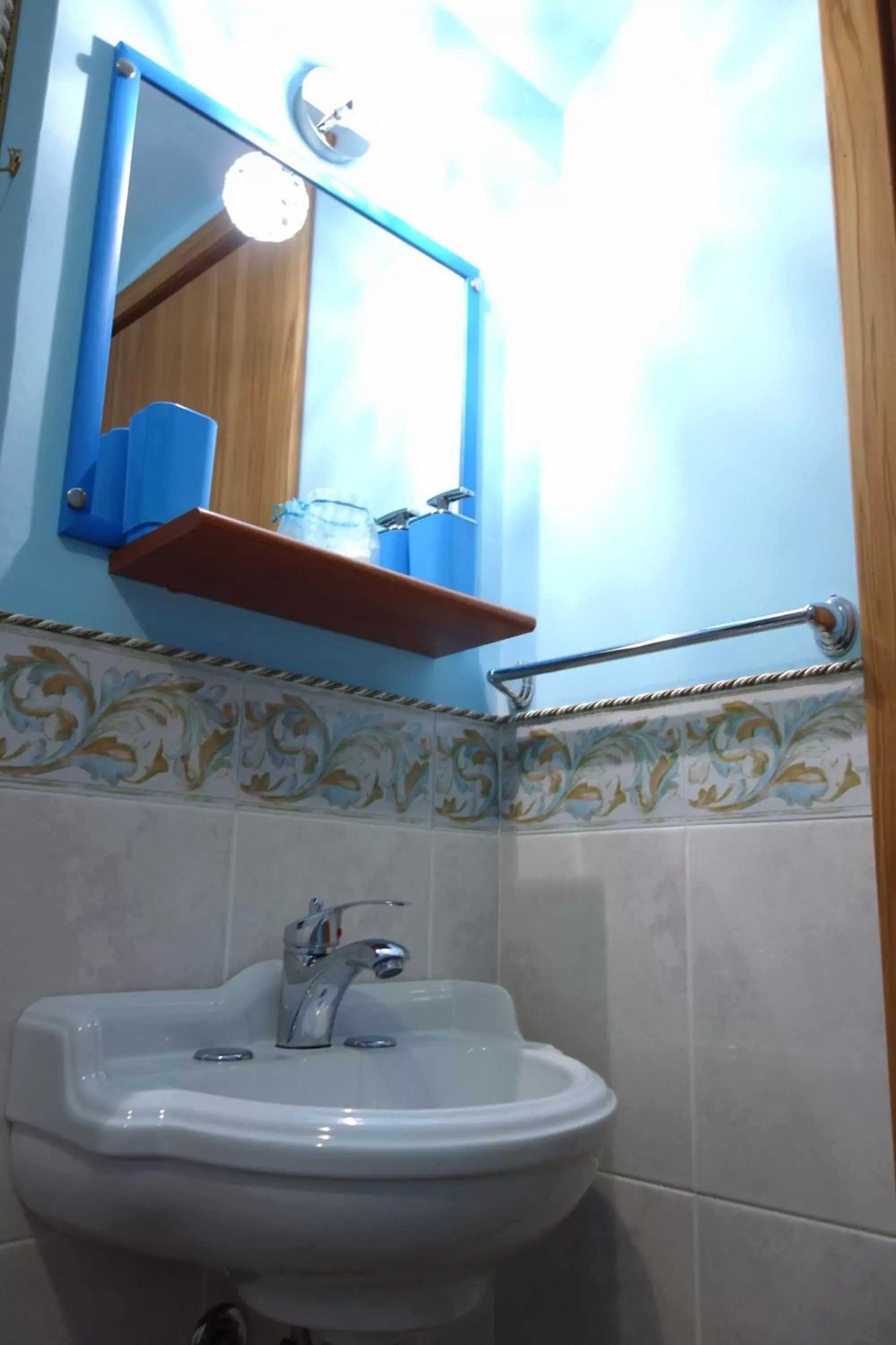 Toilet, Bathroom in Vittorio Emanuele Rooms di Prinzi