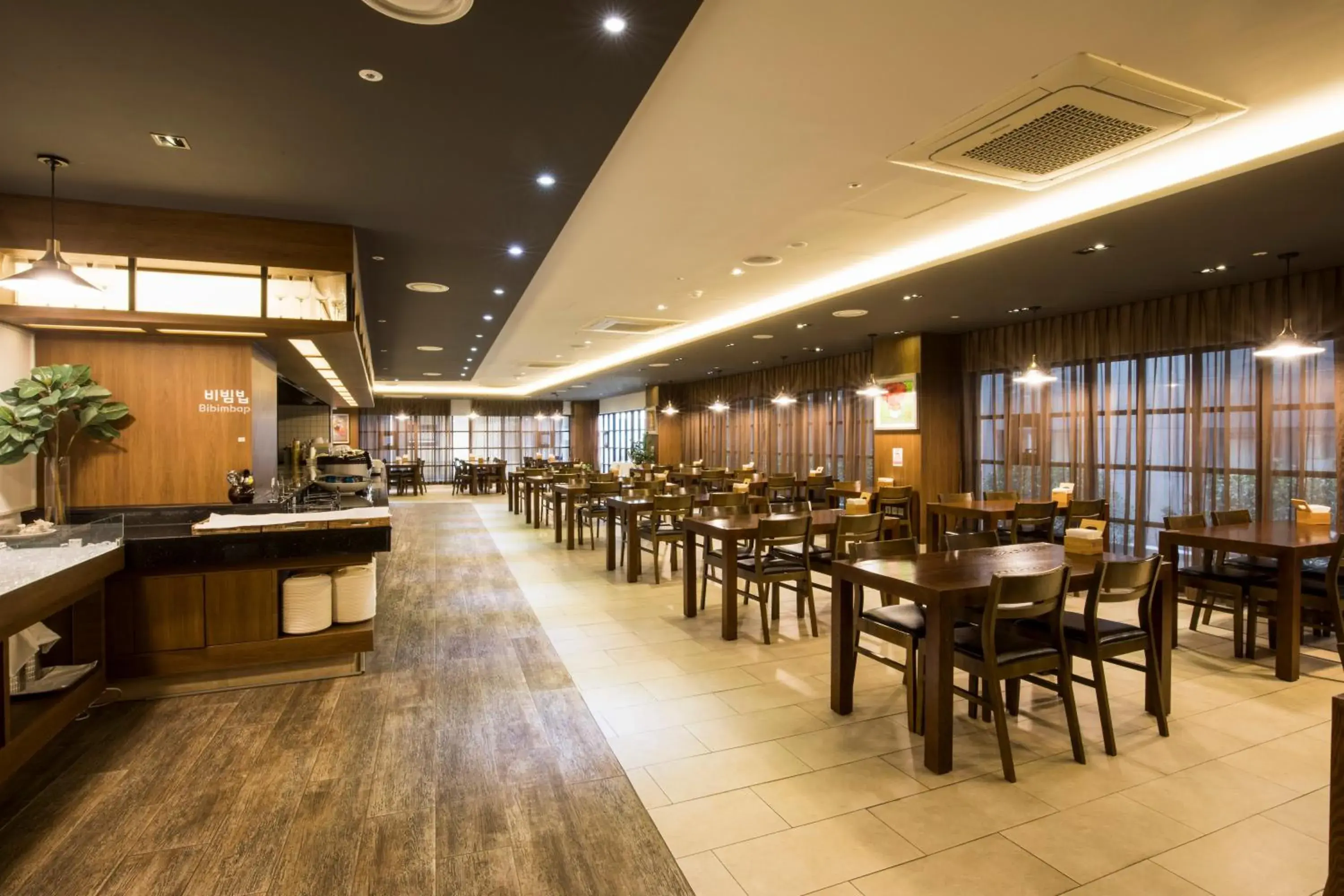 Restaurant/Places to Eat in Vistacay Hotel World Cup