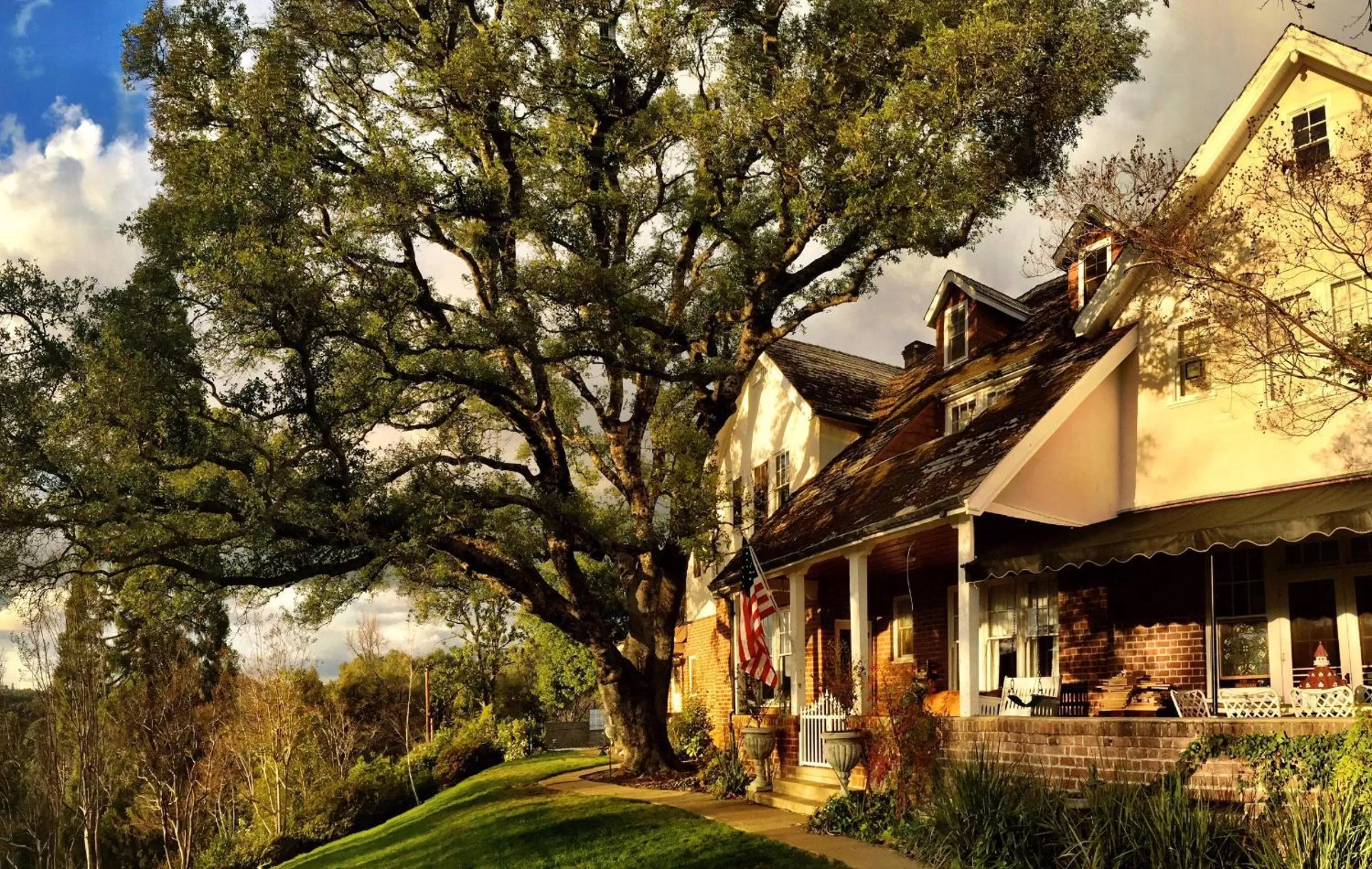 Garden in The Inn on Knowles Hill Bed & Breakfast Hotel