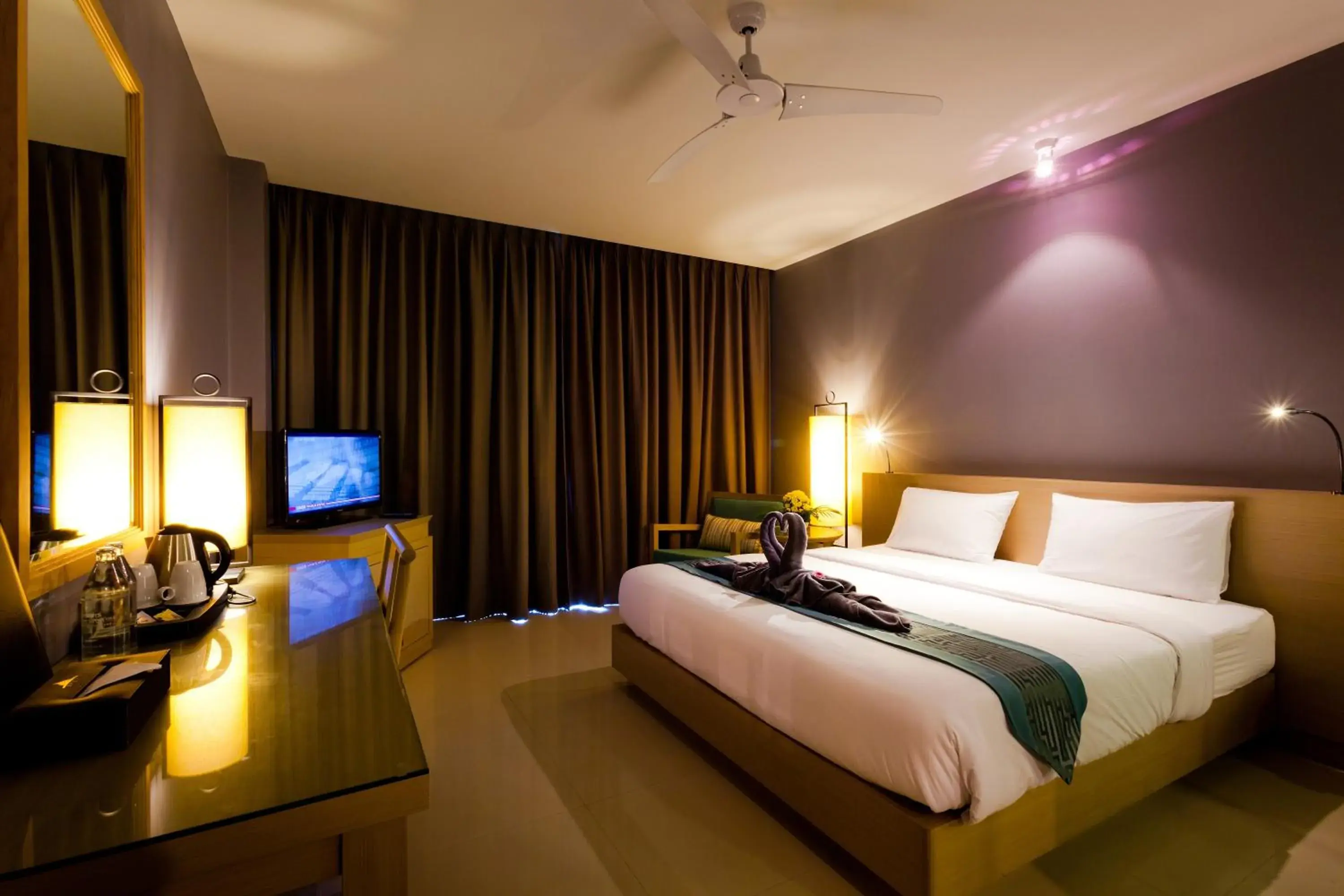 Photo of the whole room, Bed in Ramaburin Resort Patong - SHA Extra Plus Photo of the whole room, Bed in Ramaburin Resort Patong - SHA Extra Plus