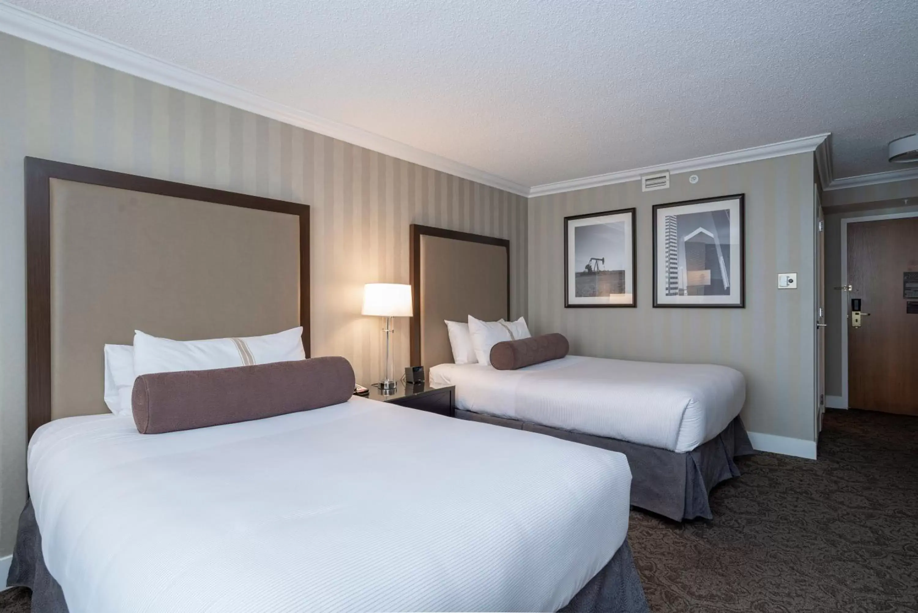 Photo of the whole room, Bed in Sandman Signature Edmonton Downtown Hotel