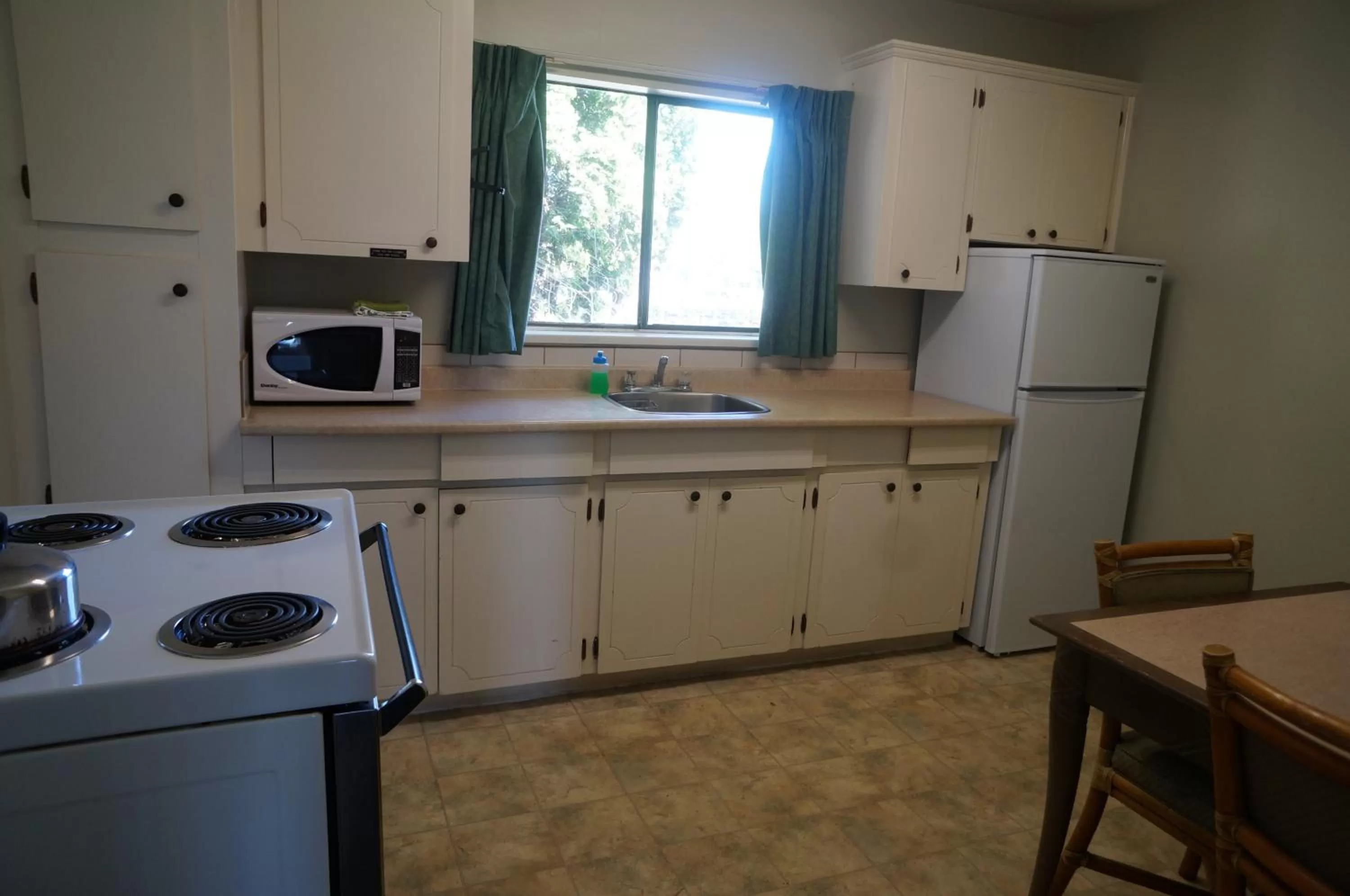 Kitchen or kitchenette in Westward Inn & Suites