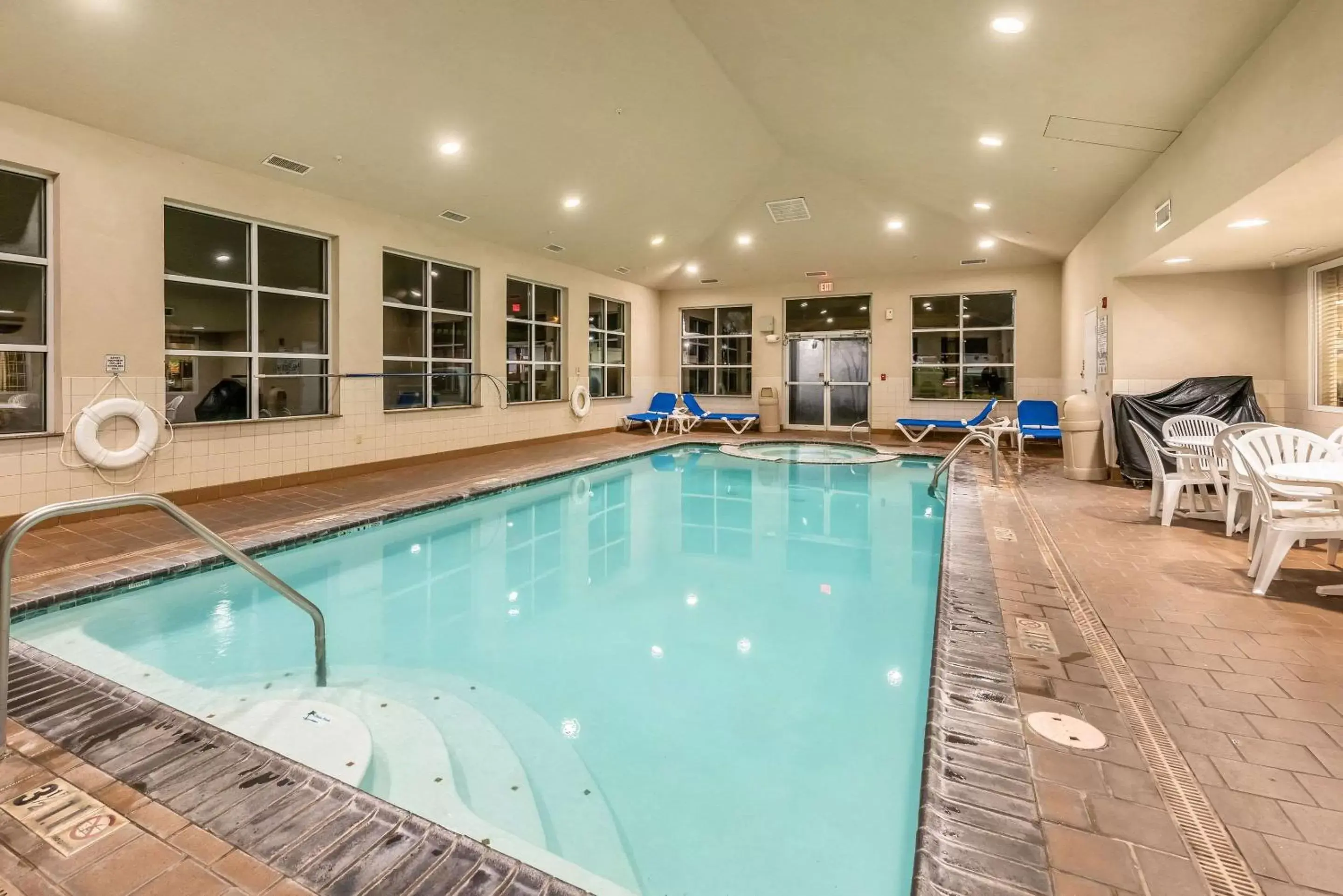 Hot Tub, Swimming Pool in Sleep Inn & Suites Ruston Near University
