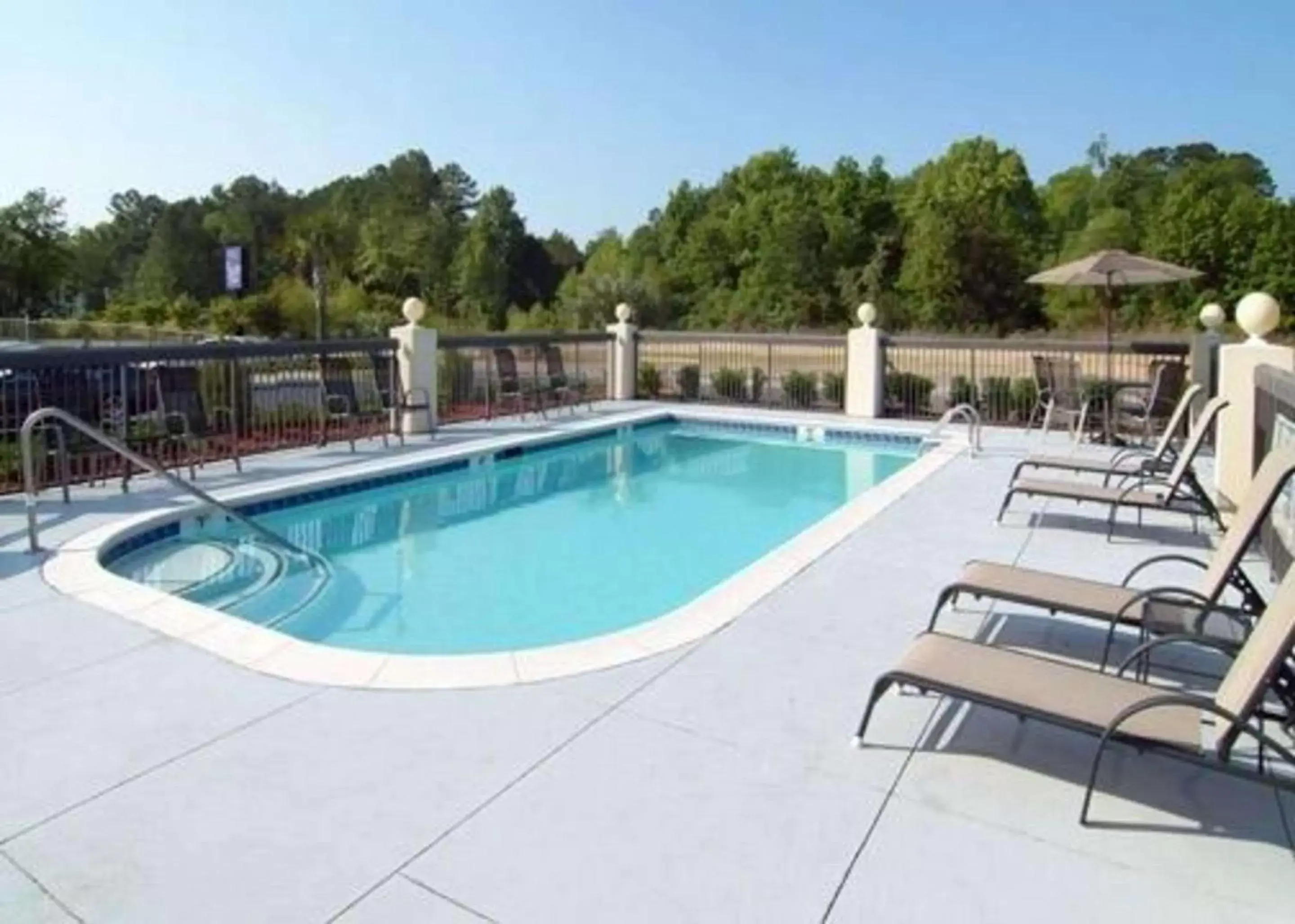 On site, Swimming Pool in Sleep Inn Walterboro I-95