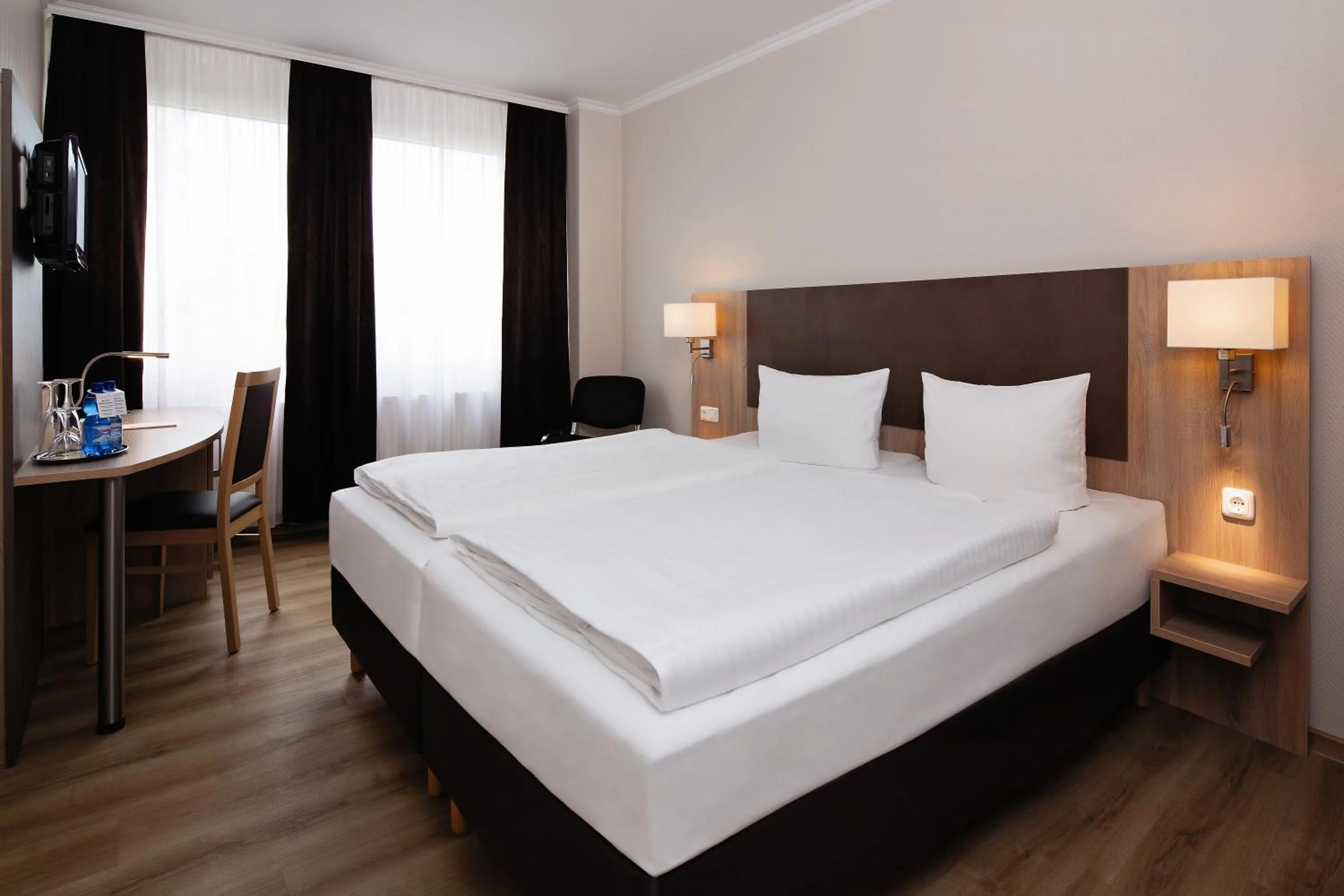 Photo of the whole room, Bed in Hotel Berliner Bär