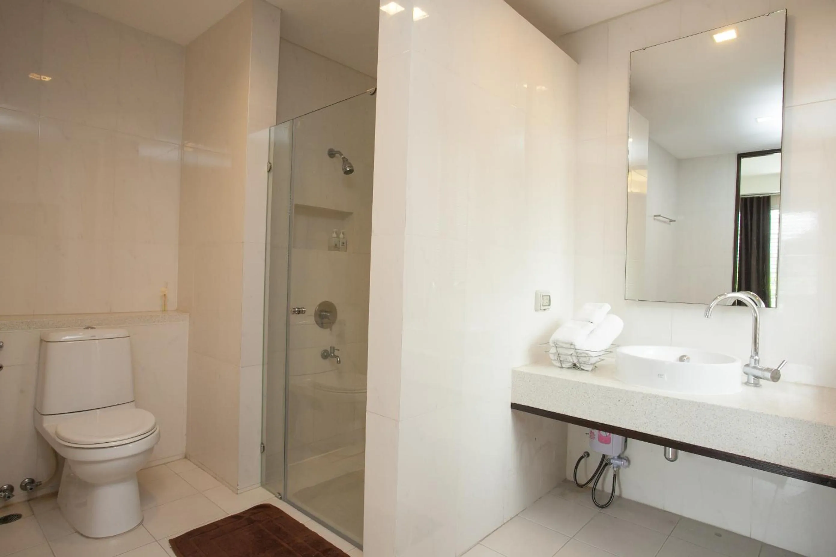 Bathroom in Baansilom Soi 3