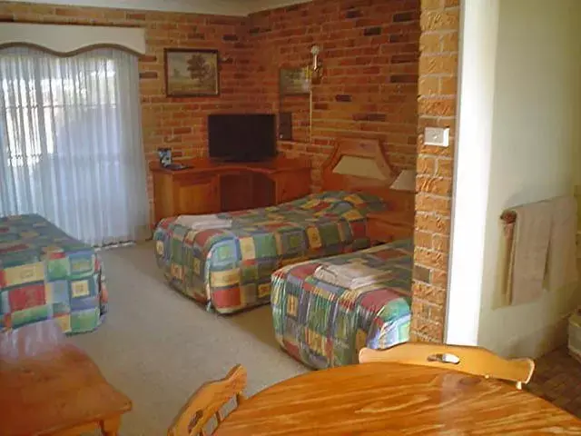 Photo of the whole room, Bed in Coachmans Rest Motor Lodge