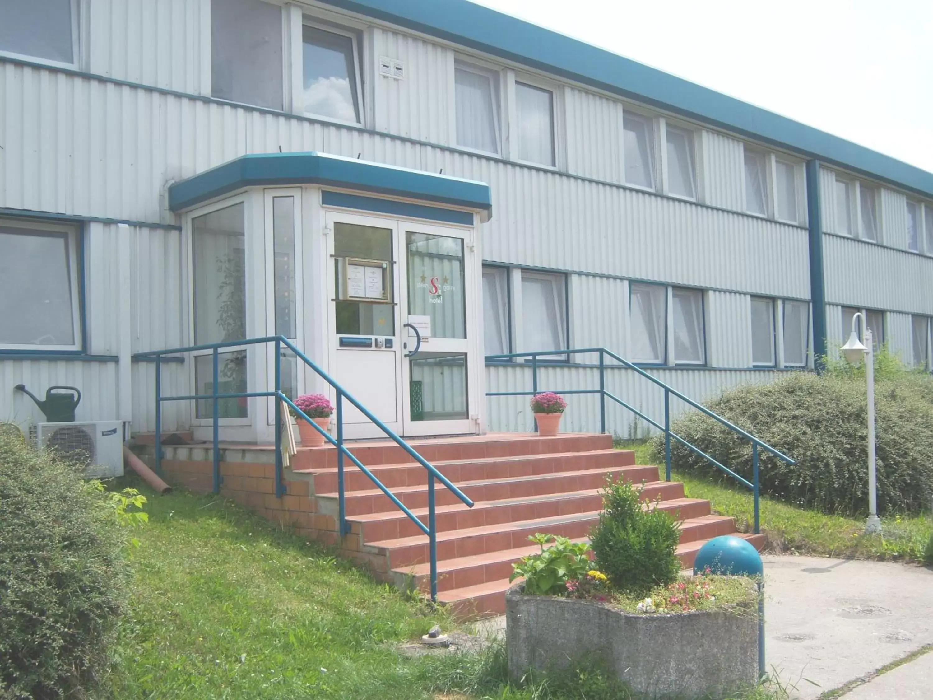 Facade/entrance, Property Building in Stern Hotel