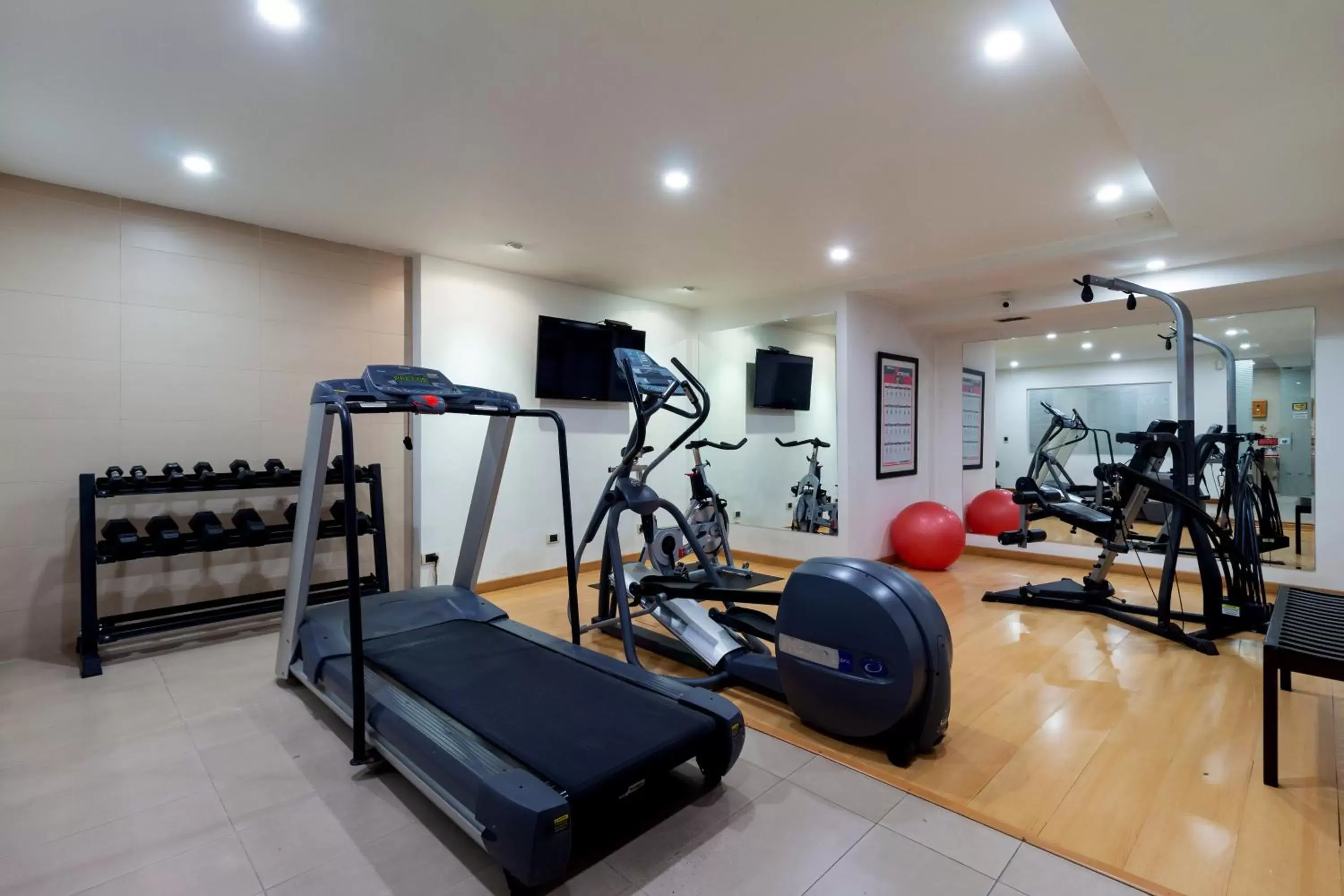 Fitness centre/facilities, Fitness Center/Facilities in Hotel Madisson Inn Luxury By GEH Suites
