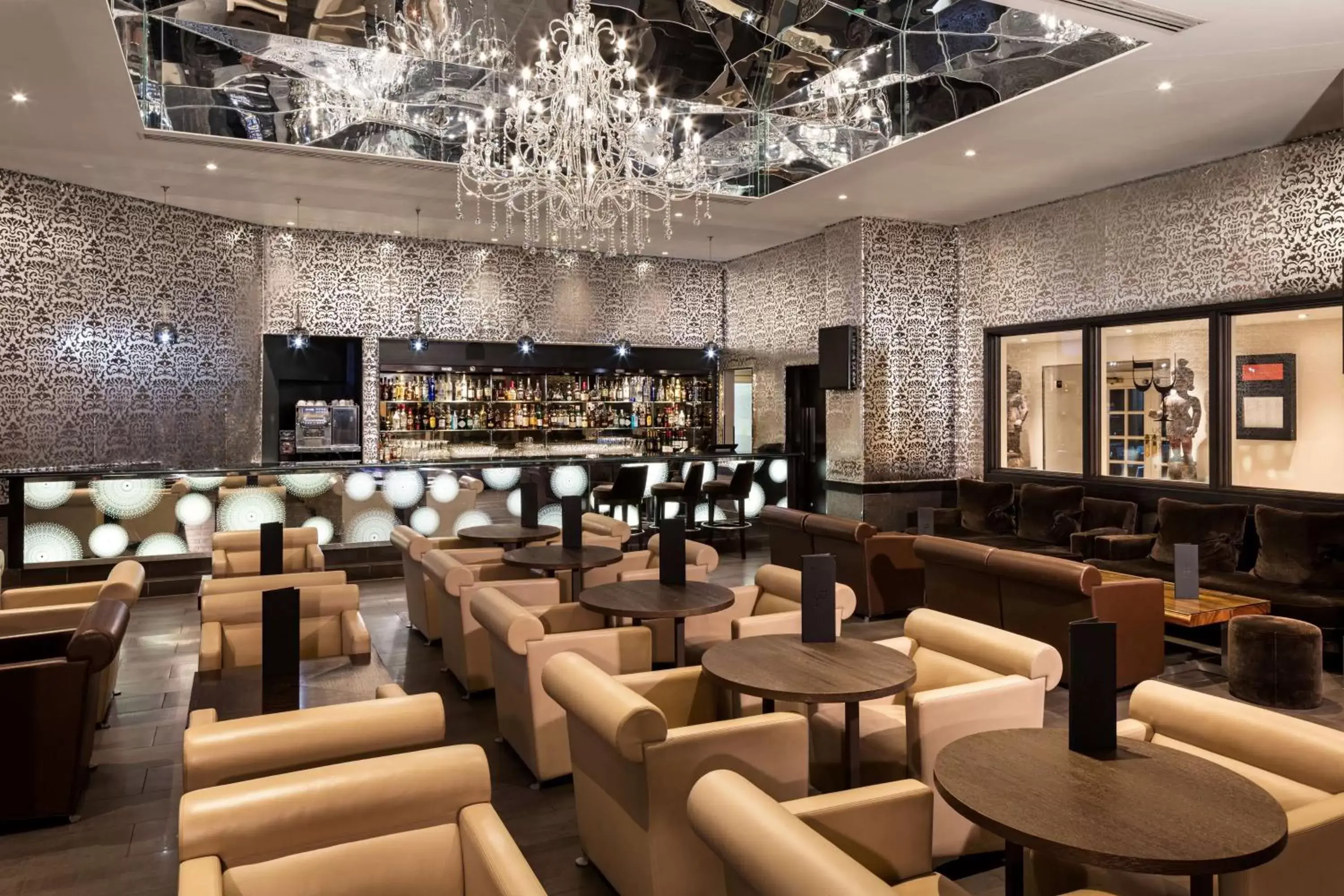 Lounge or bar in Radisson Blu Hotel, London Heathrow Lounge or bar in Radisson Blu Hotel, London Heathrow