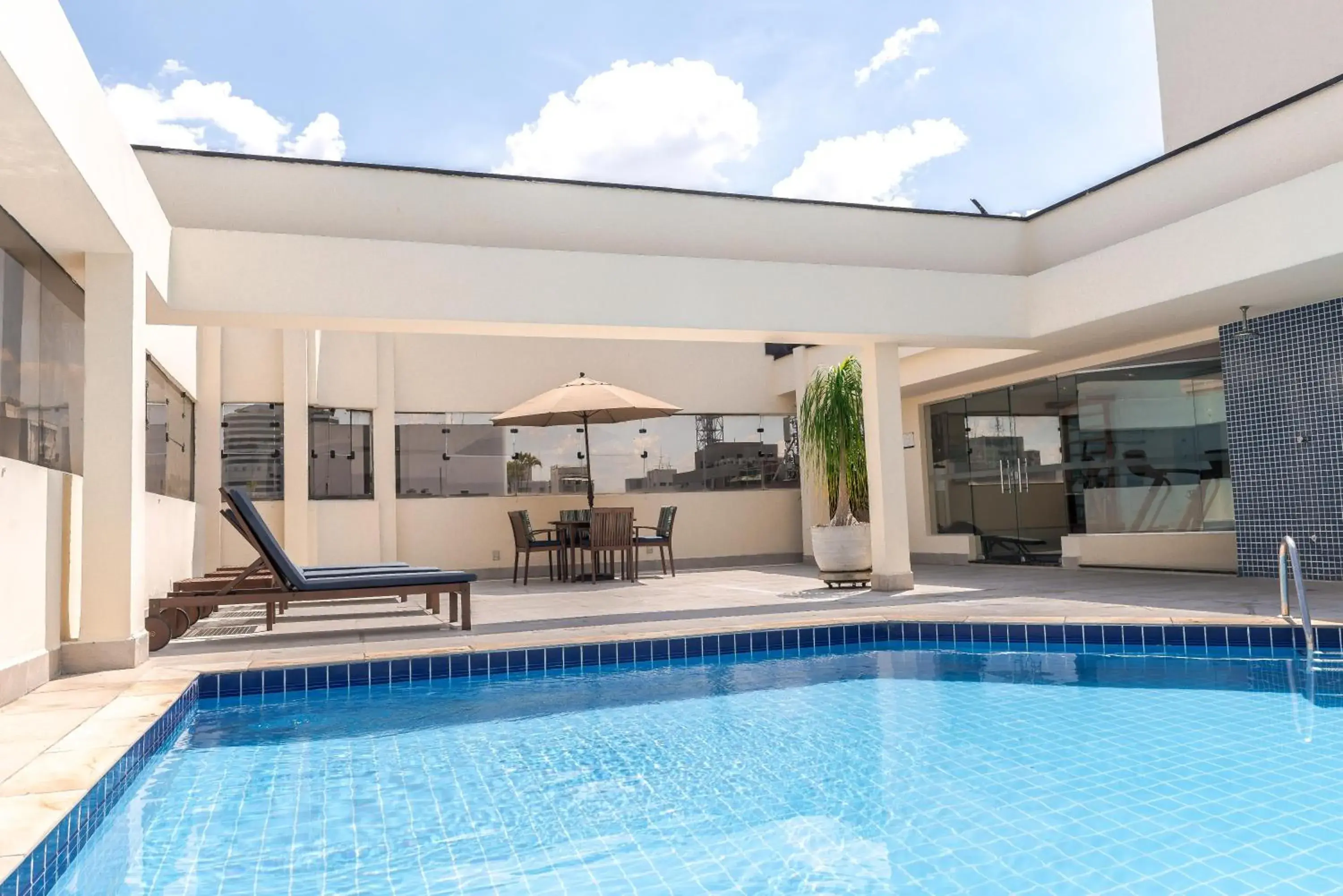 Swimming pool in Matiz Manhattan Swimming pool in Matiz Manhattan