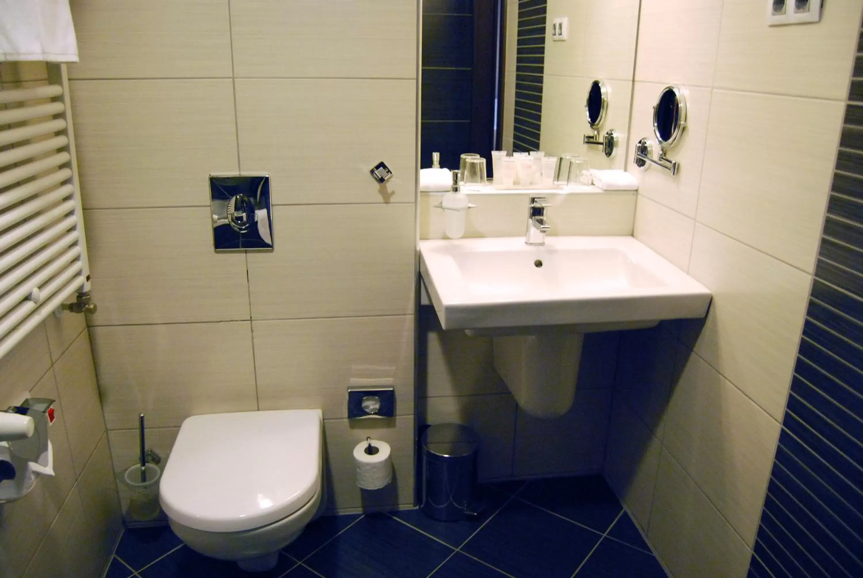 Toilet, Bathroom in Hotel Regnum Residence