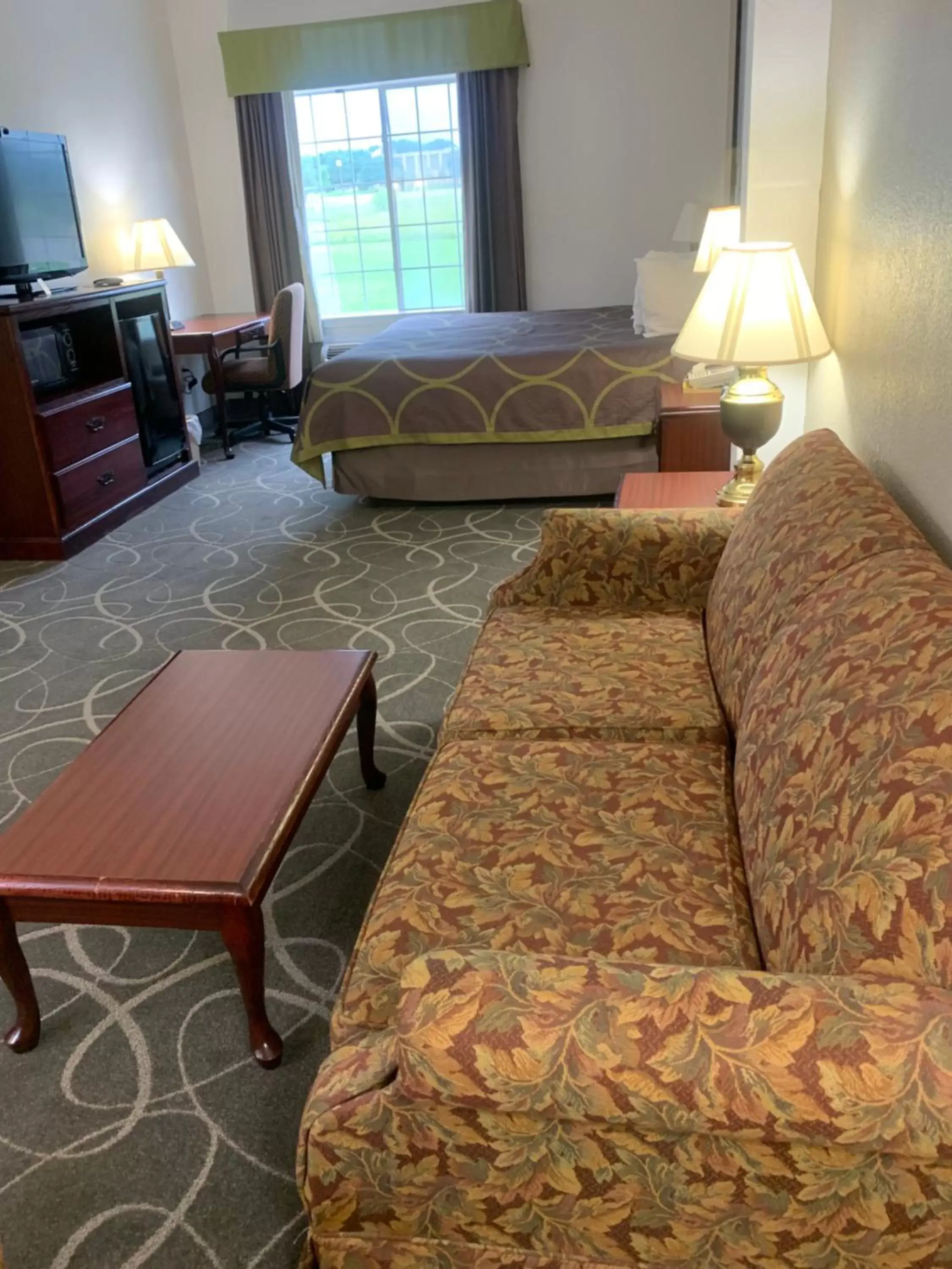 Seating Area in Super 8 by Wyndham Hillsboro TX