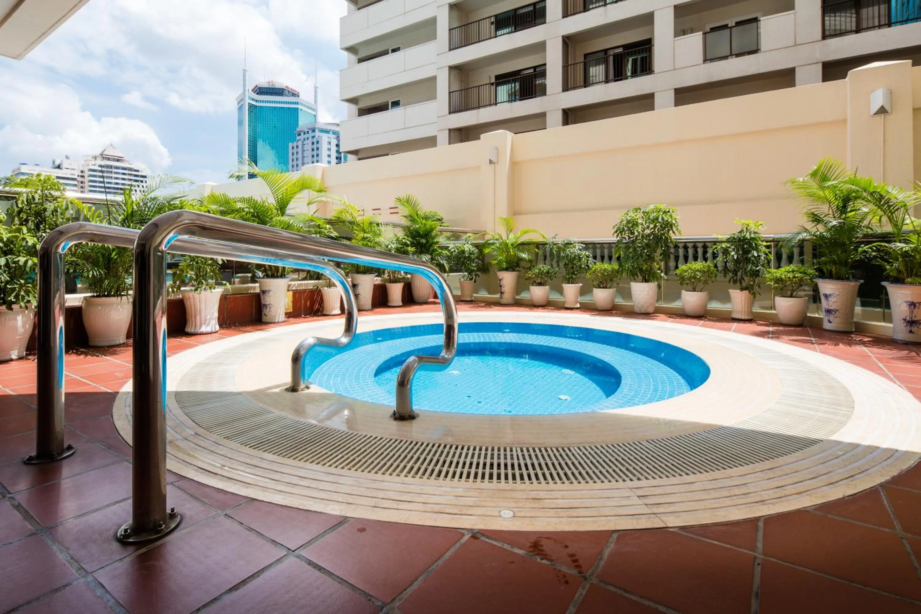 Swimming pool in Norfolk Mansion - Luxury Serviced Apartment