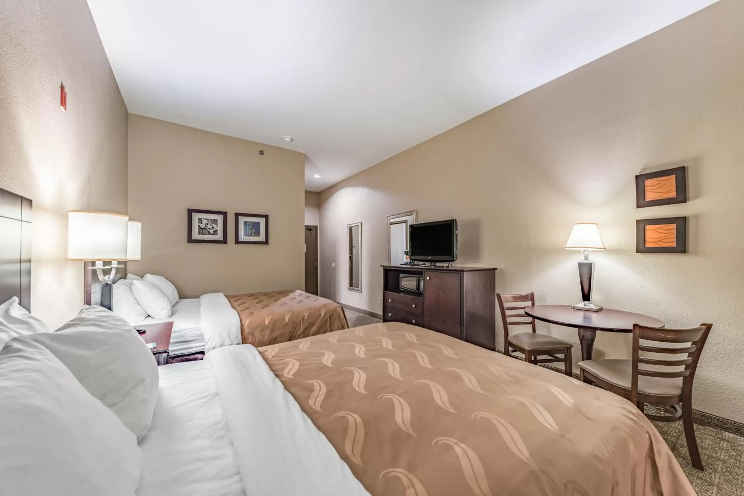 Bedroom, Bed in Quality Inn West Plano - Dallas