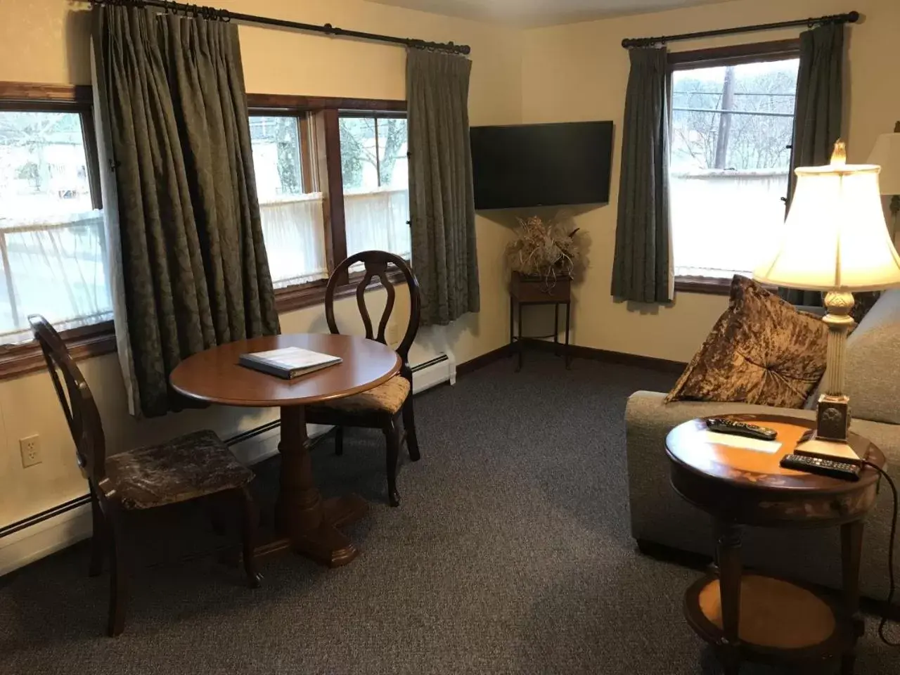 Living room, Seating Area in Woodfield Manor - A Sundance Vacations Property