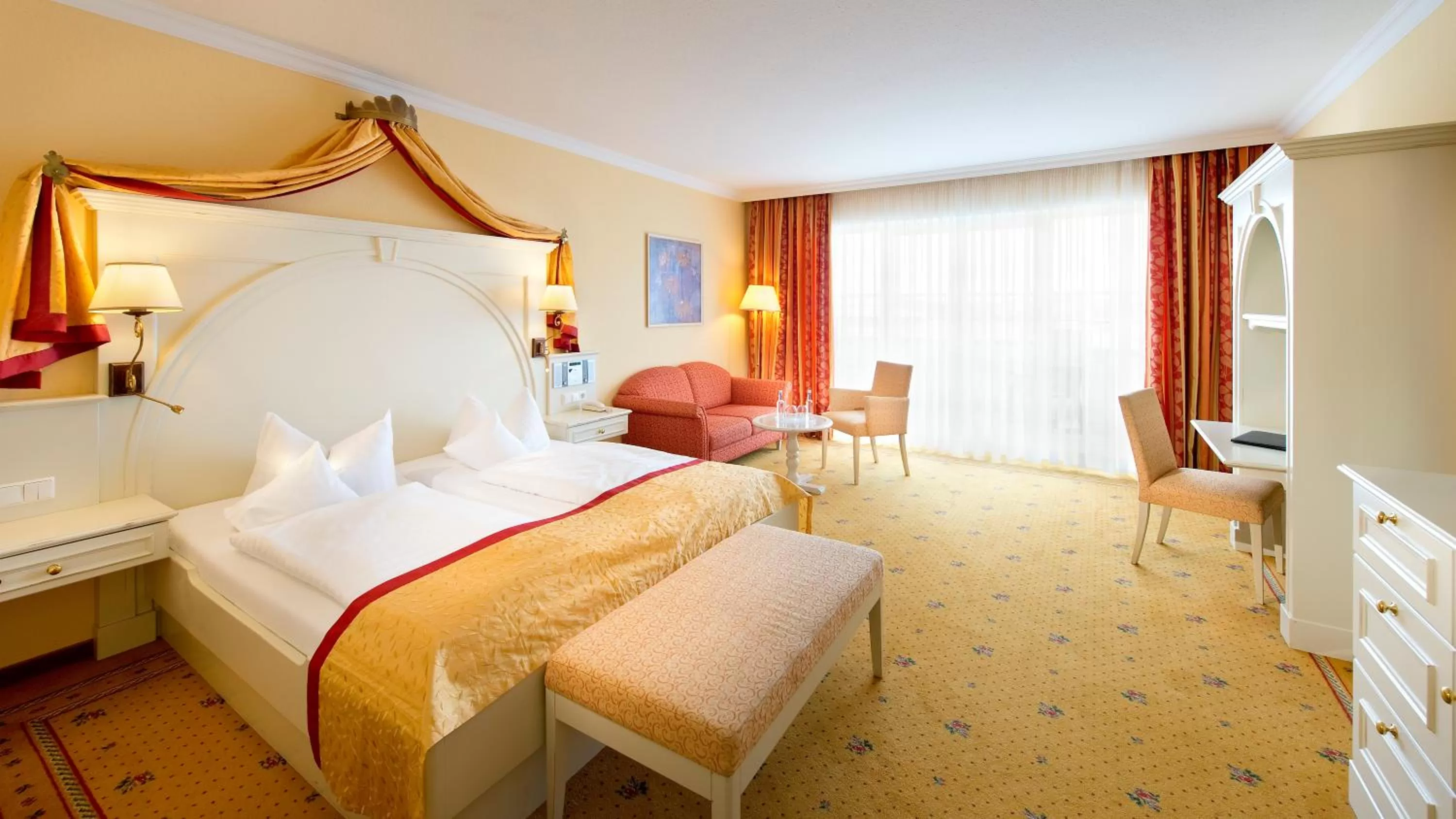 Bedroom, Bed in Parkhotel