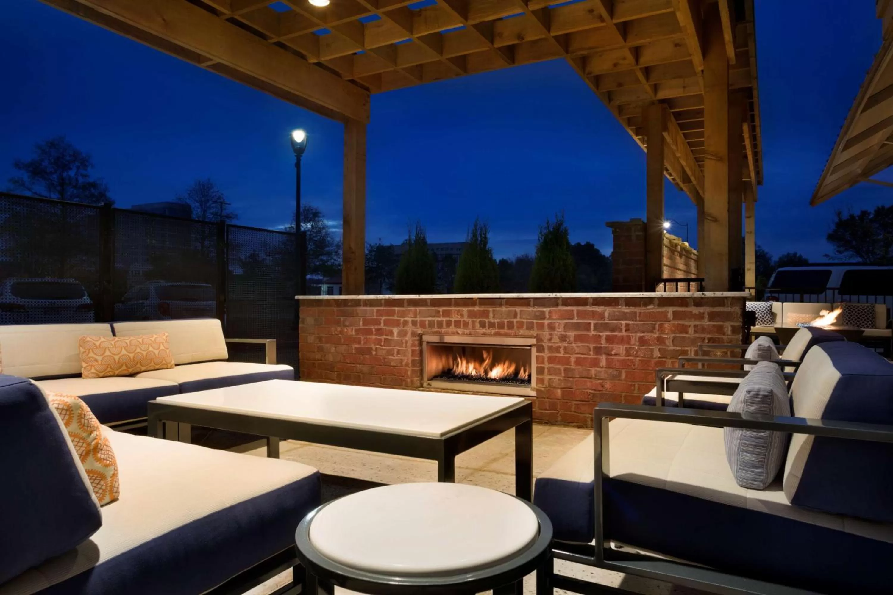 Patio in Embassy Suites by Hilton Jackson North Ridgeland