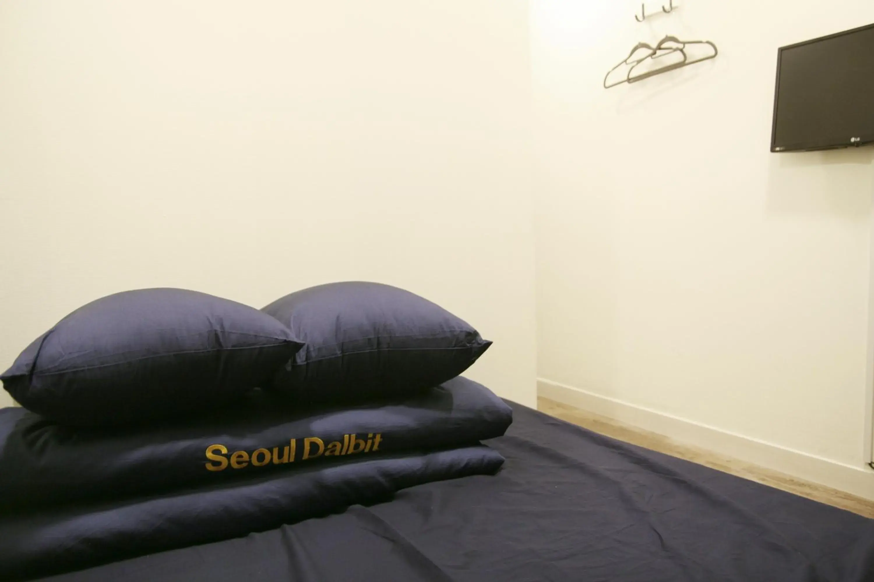 Budget Double Room with Private Bathroom in Seoul Dalbit Dongdaemun Guesthouse