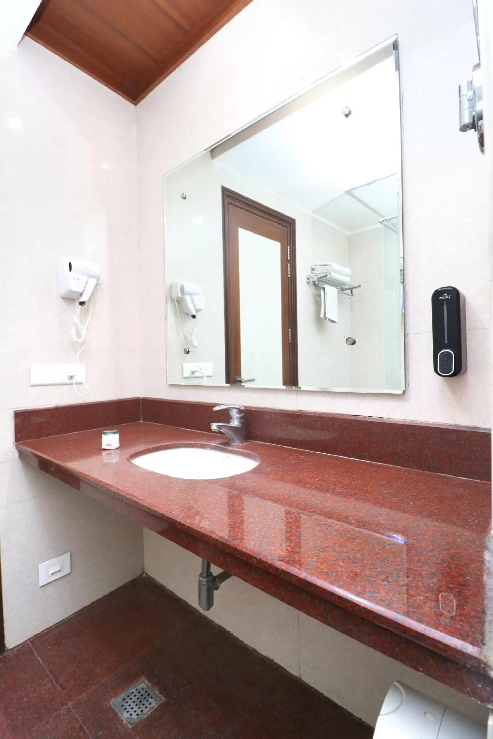 Bathroom in Hotel Leela Grande