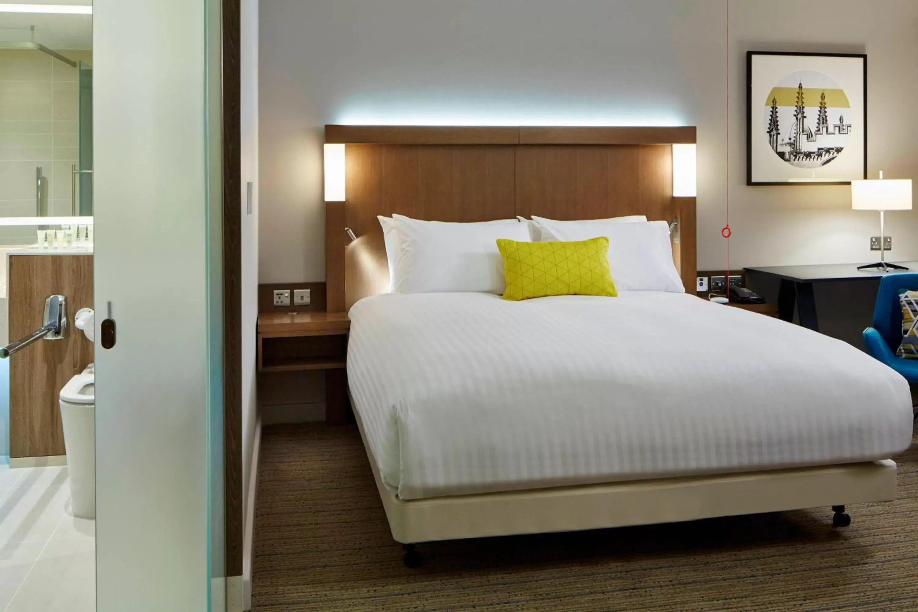 Photo of the whole room, Bed in Courtyard by Marriott Oxford South