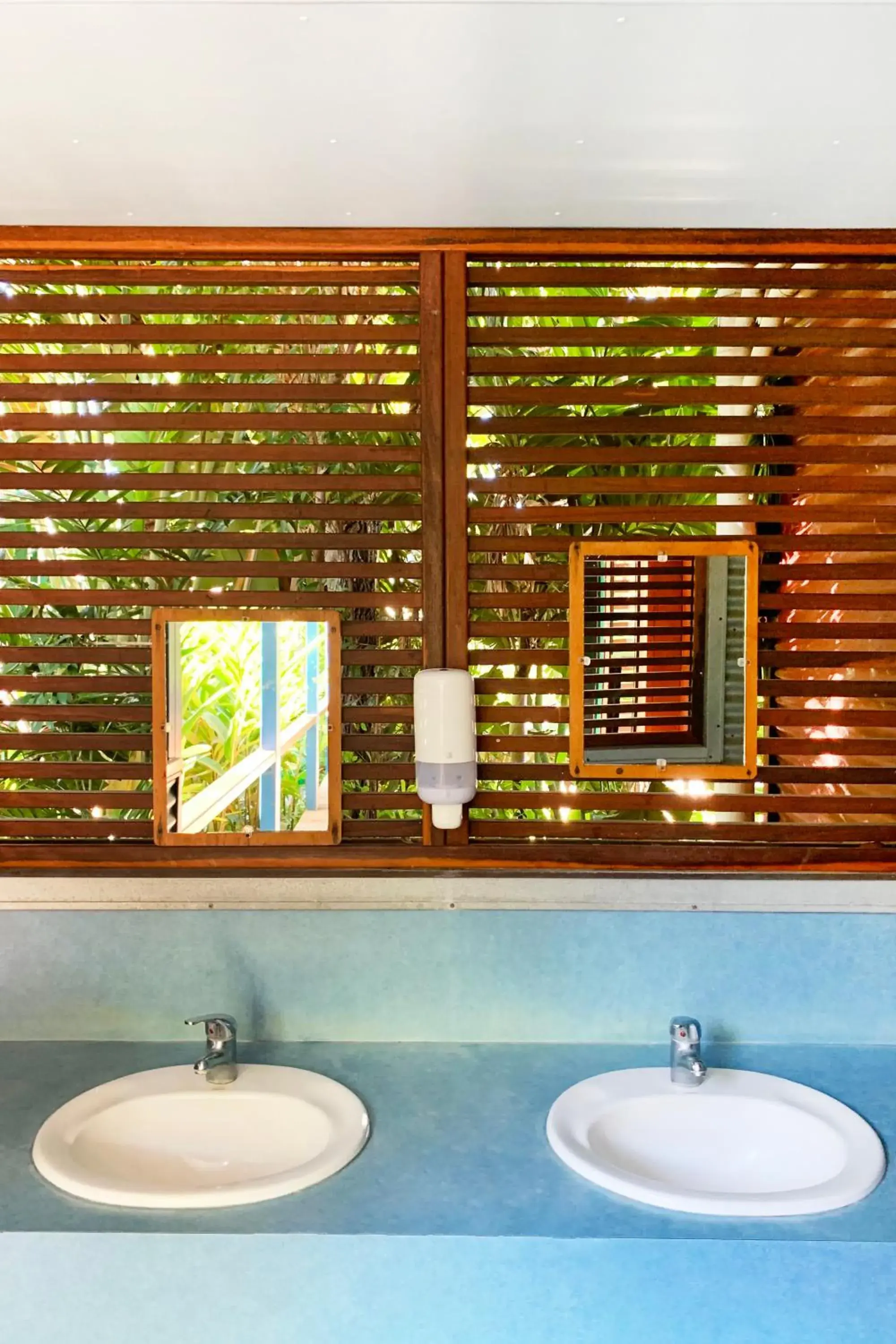 Shower, Bathroom in Airlie Beach Magnums - Adults Only