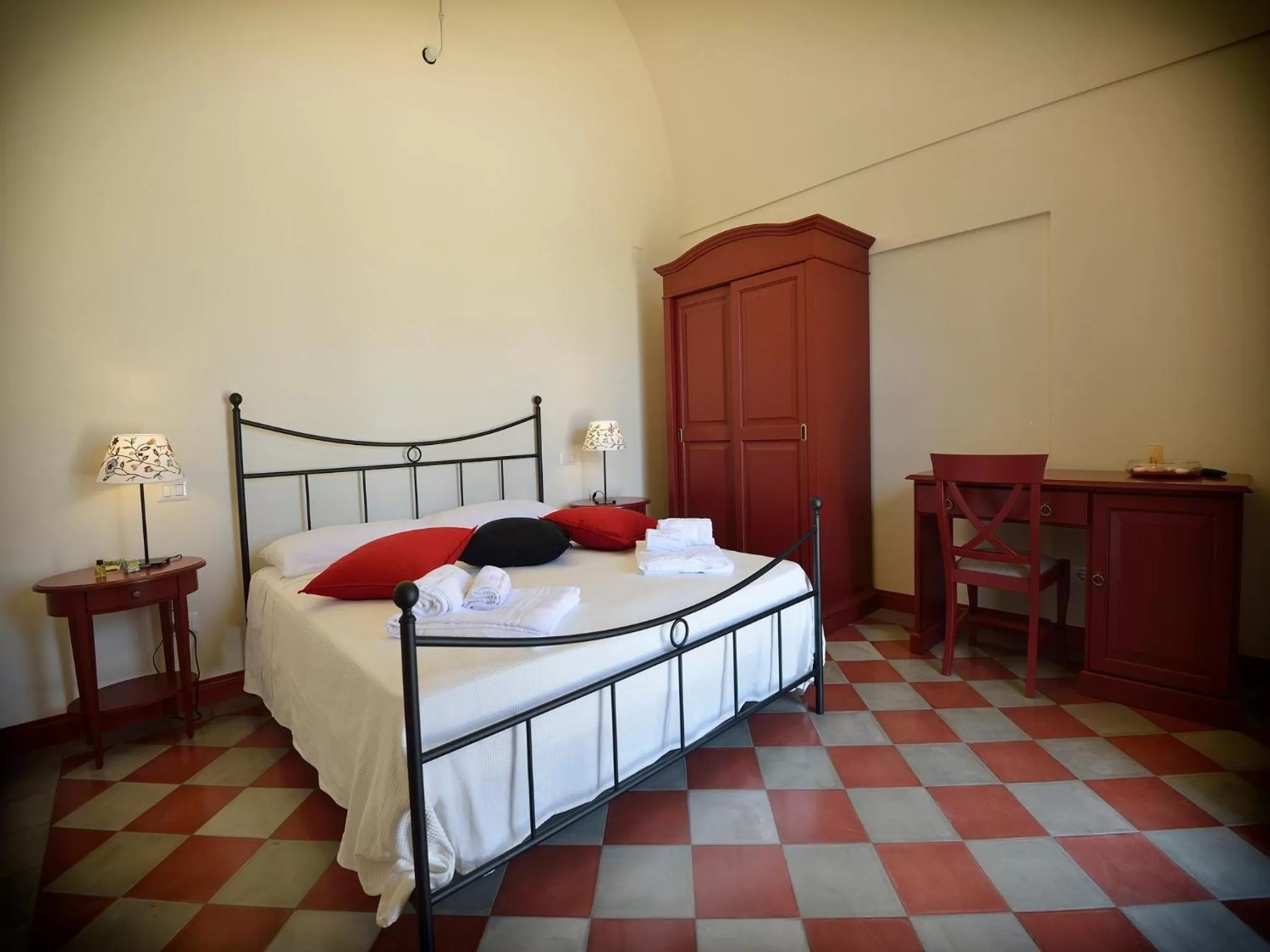 Shower, Bed in Tenuta Orsanese