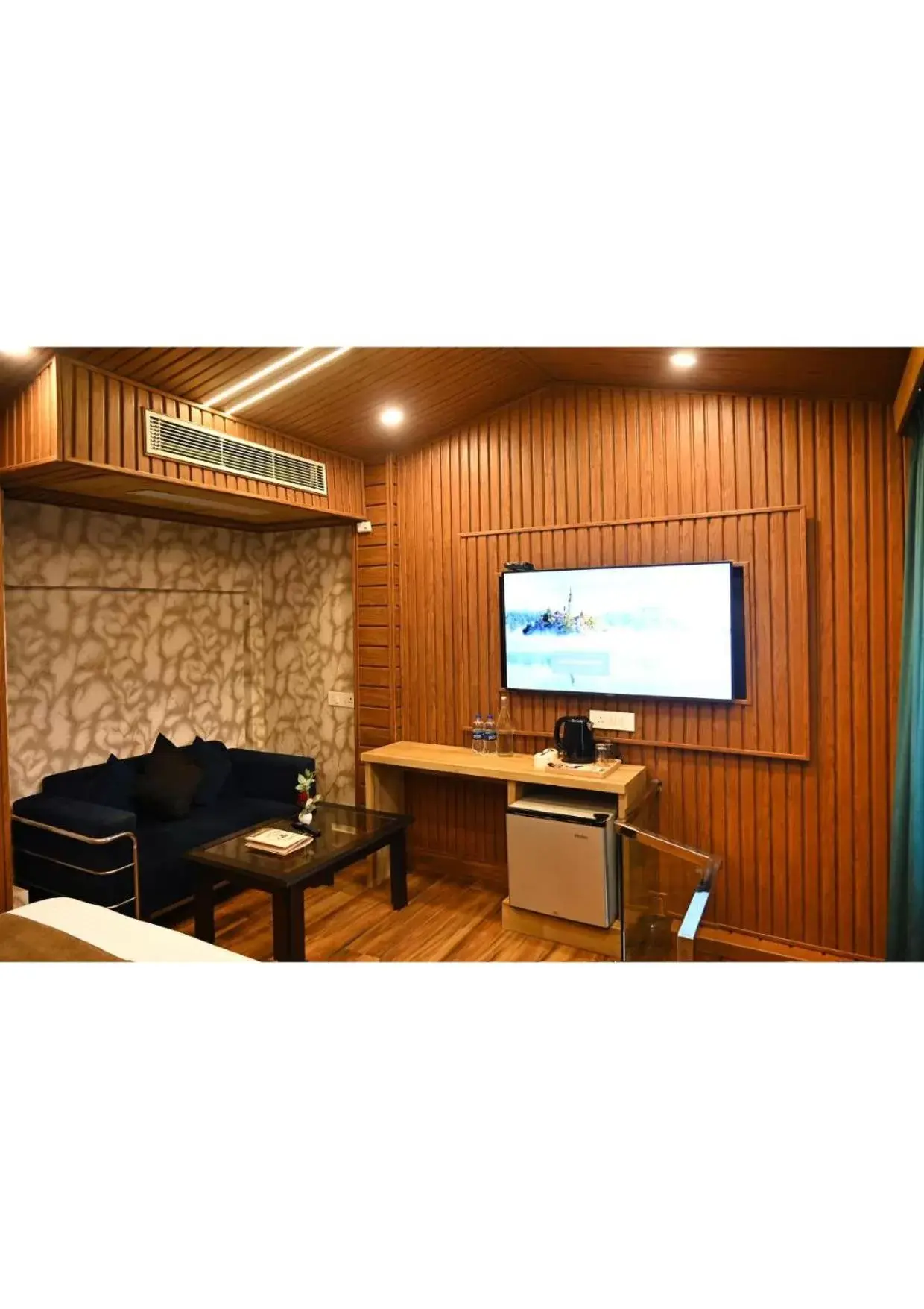 Seating area, TV/Entertainment Center in Hotel Heritage Inn at Assi Ghat