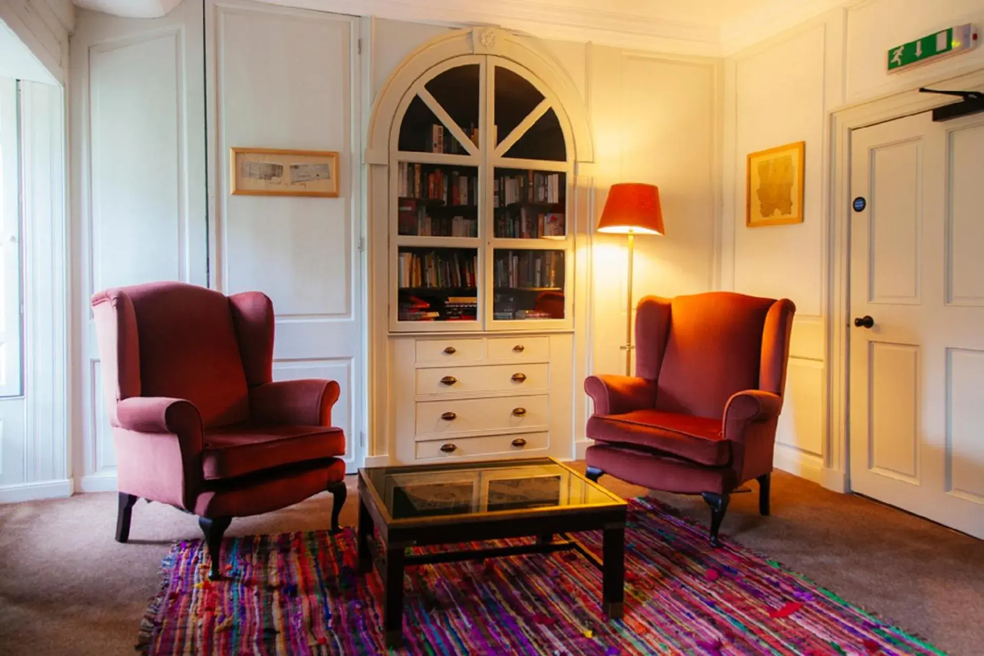 Library, Seating Area in Dundee Backpackers Hostel