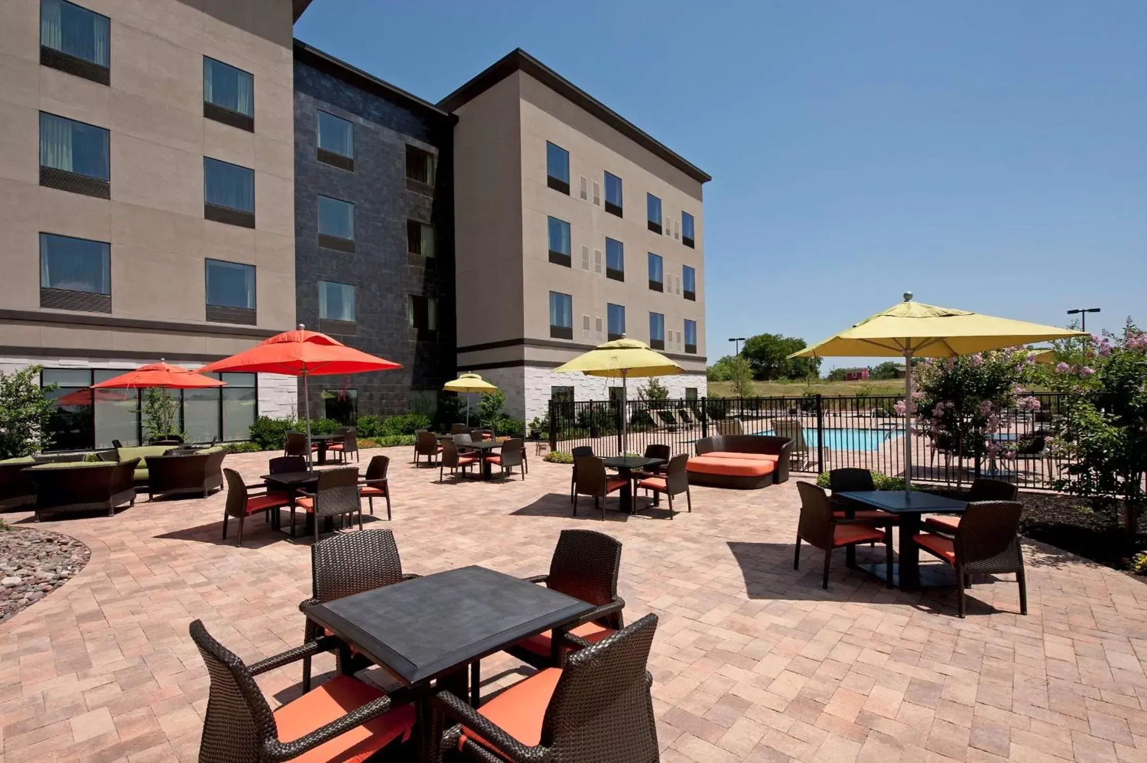 Property building, Restaurant/Places to Eat in Hilton Garden Inn Ft Worth Alliance Airport