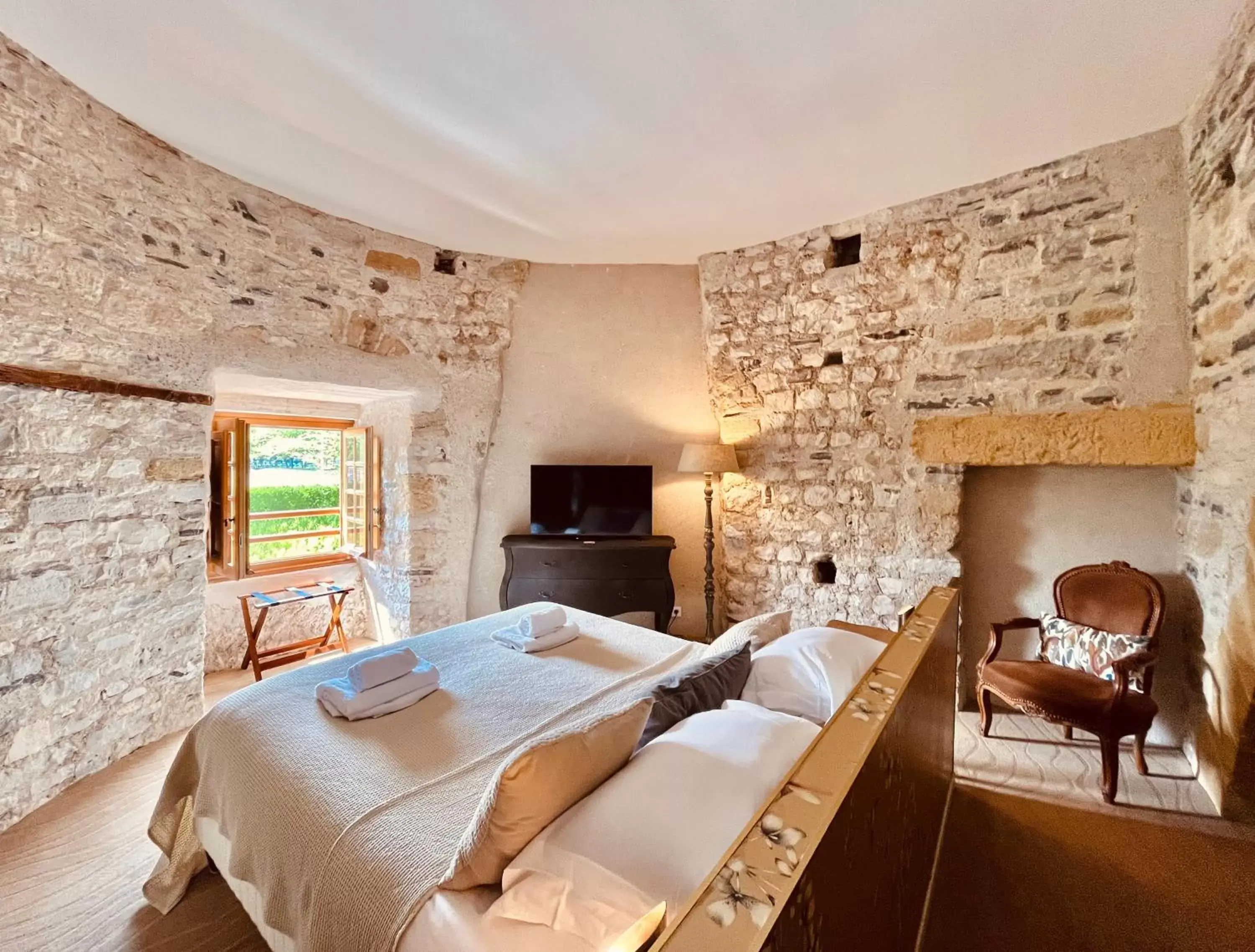 Bedroom in Hôtel des Basses Pyrénées - Bayonne