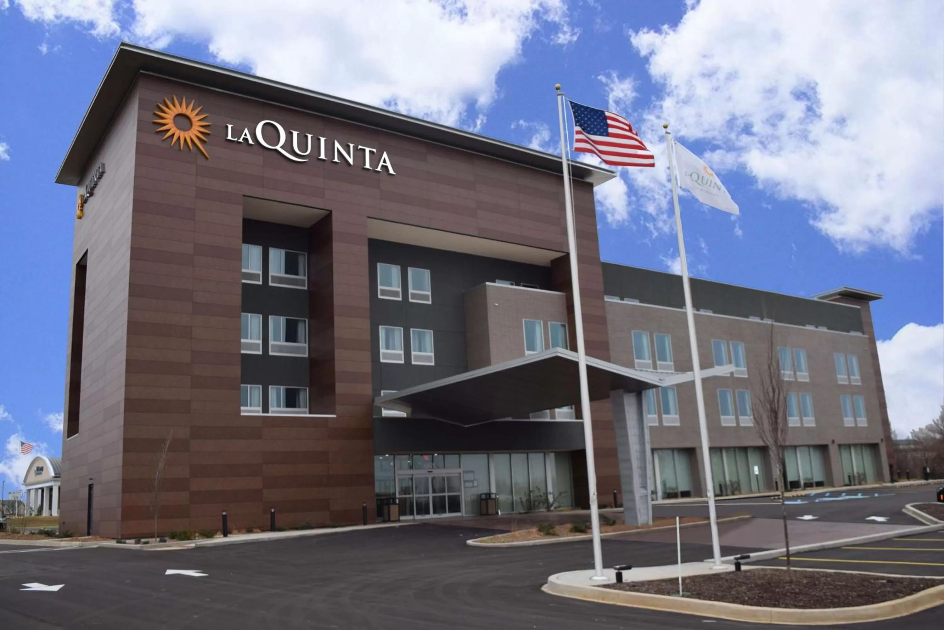 Property building in La Quinta Inn & Suites by Wyndham Round Rock near Kalahari