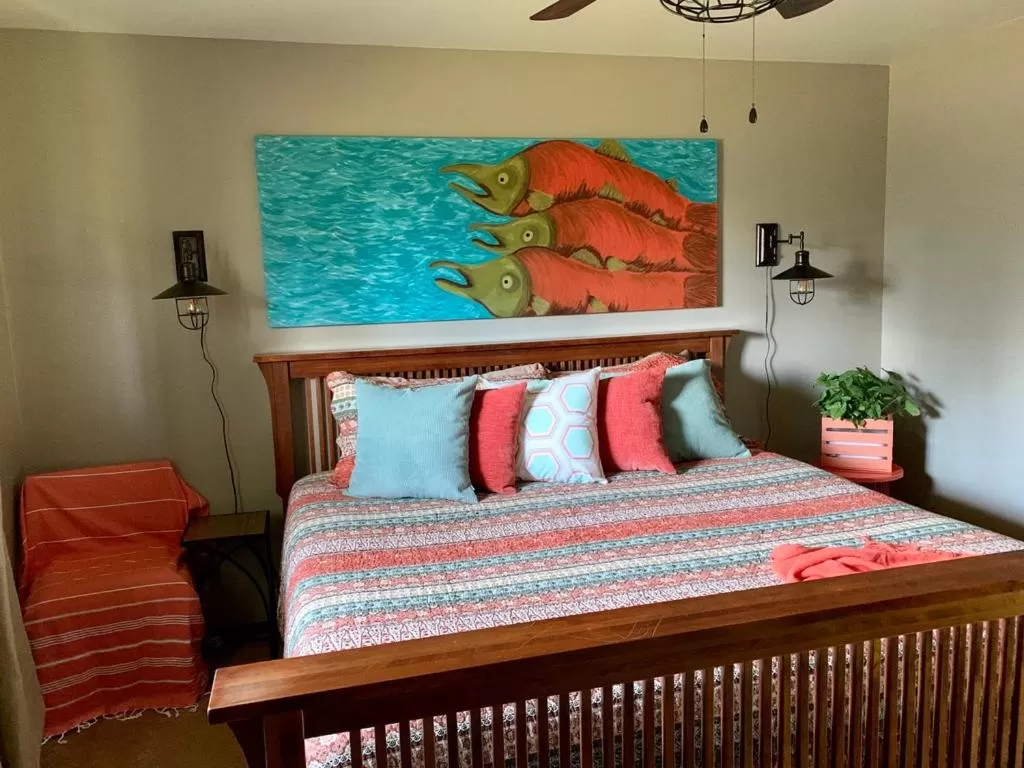 Bedroom, Bed in Clam Gulch Lodge