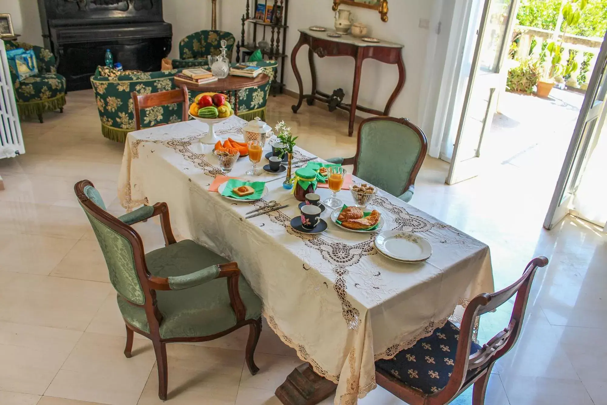 Dining area in B&B Palazzo Sambiasi