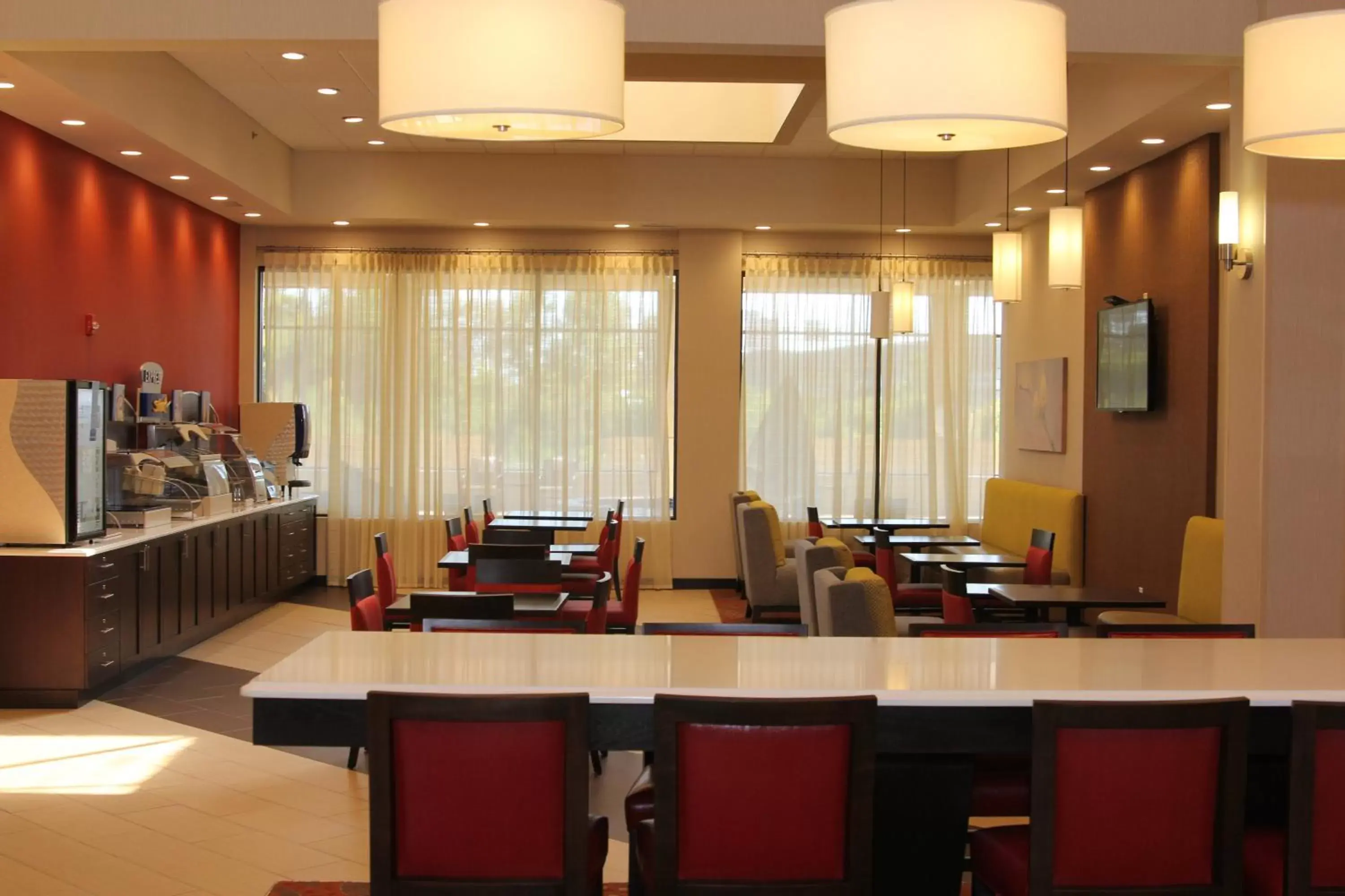 Property building, Restaurant/Places to Eat in Holiday Inn Express Hotel & Suites Indianapolis W - Airport Area, an IHG Hotel